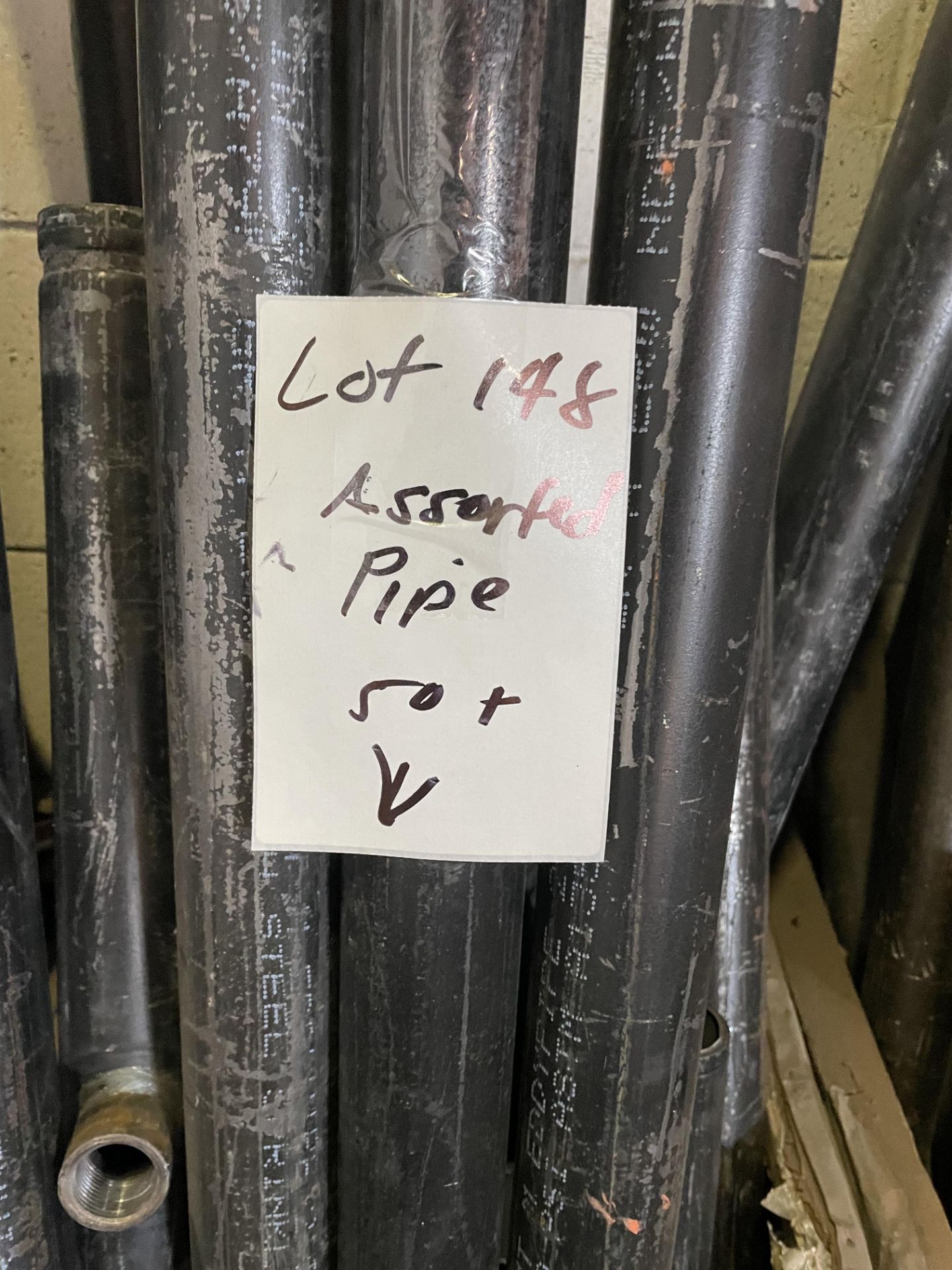 un lot de 50 + assorted pipe - Image 2 of 2