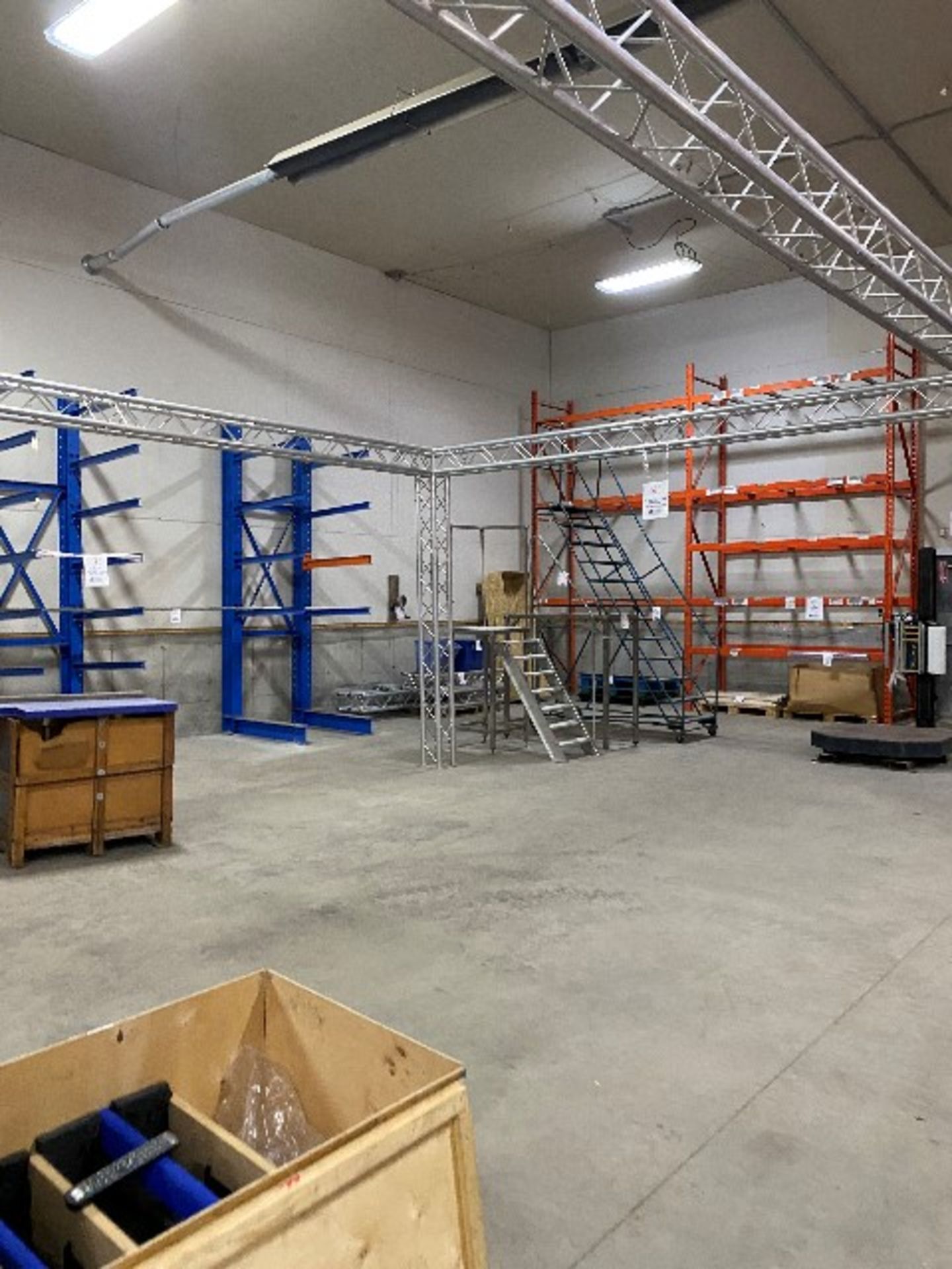 Aluminum kiosk truss structure, 20ft x 20ft, adjustable sizes w/extra trusses, show curtain, 4pcs - Image 4 of 7