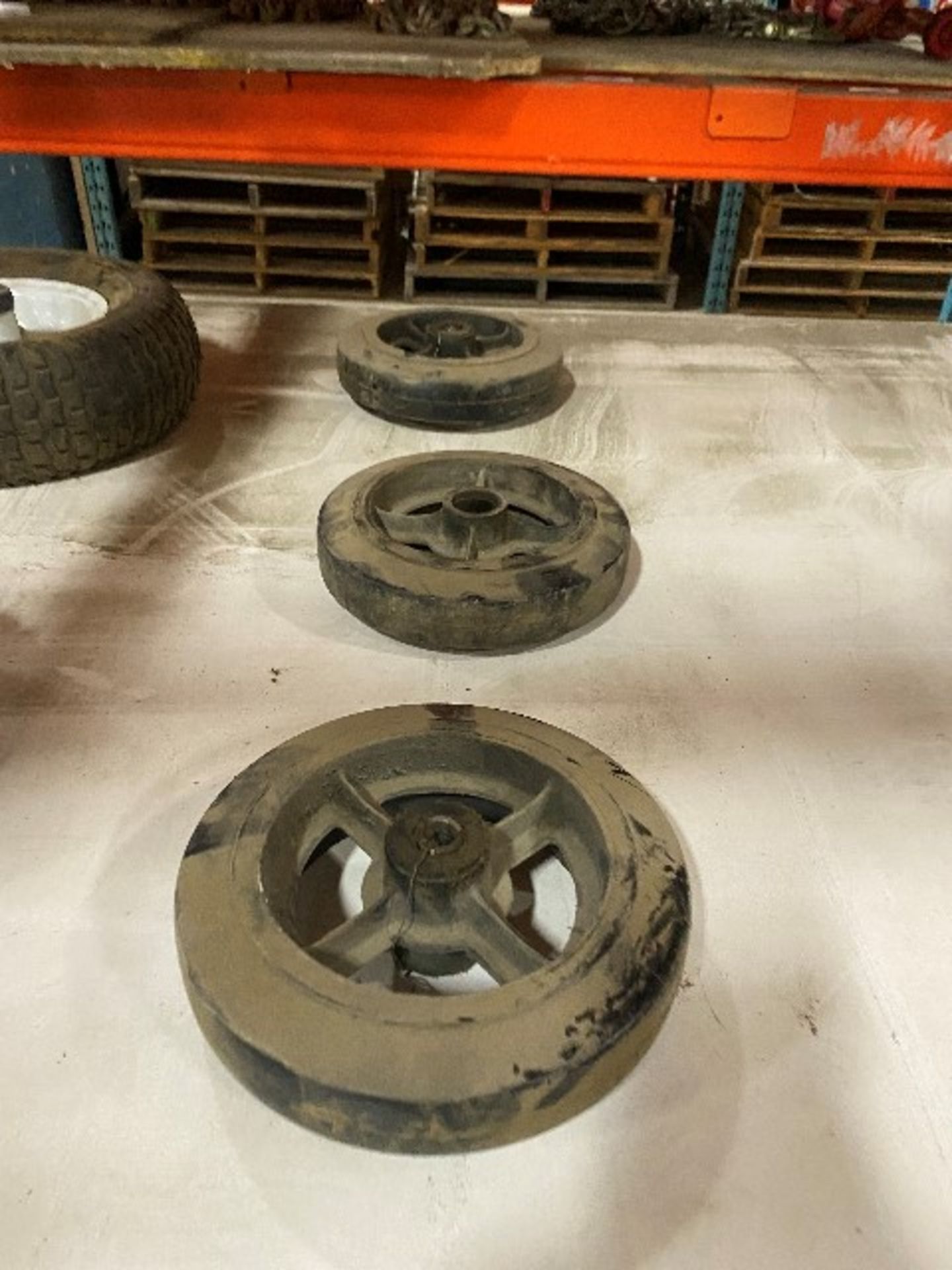 LOT: Assorted wheels, 4pcs - Image 2 of 2