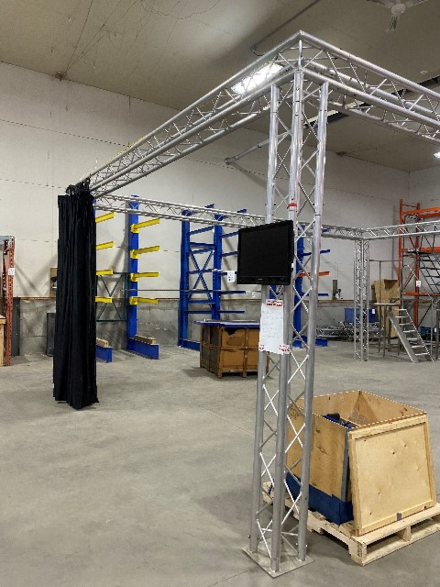 Aluminum kiosk truss structure, 20ft x 20ft, adjustable sizes w/extra trusses, show curtain, 4pcs - Image 3 of 7