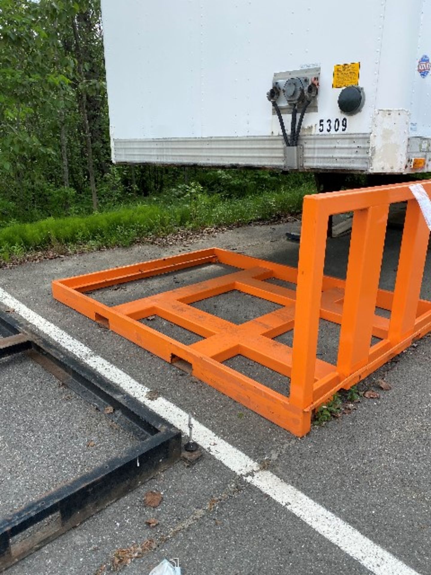 Orange metal 3-way grab platform, 8ft x 6ft - Image 2 of 3