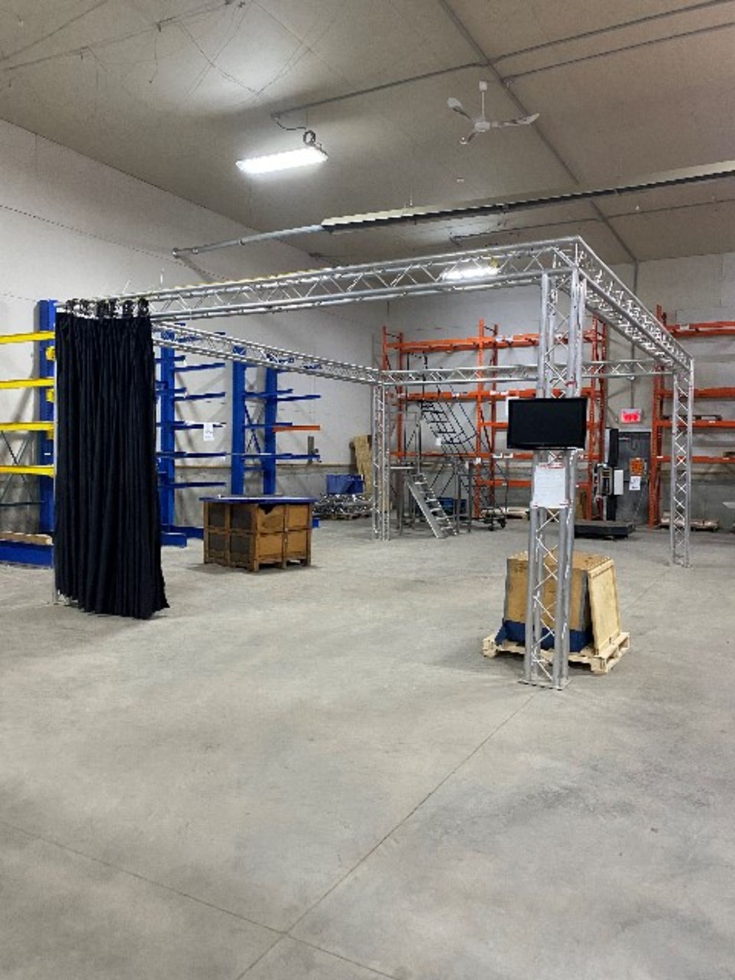 Aluminum kiosk truss structure, 20ft x 20ft, adjustable sizes w/extra trusses, show curtain, 4pcs