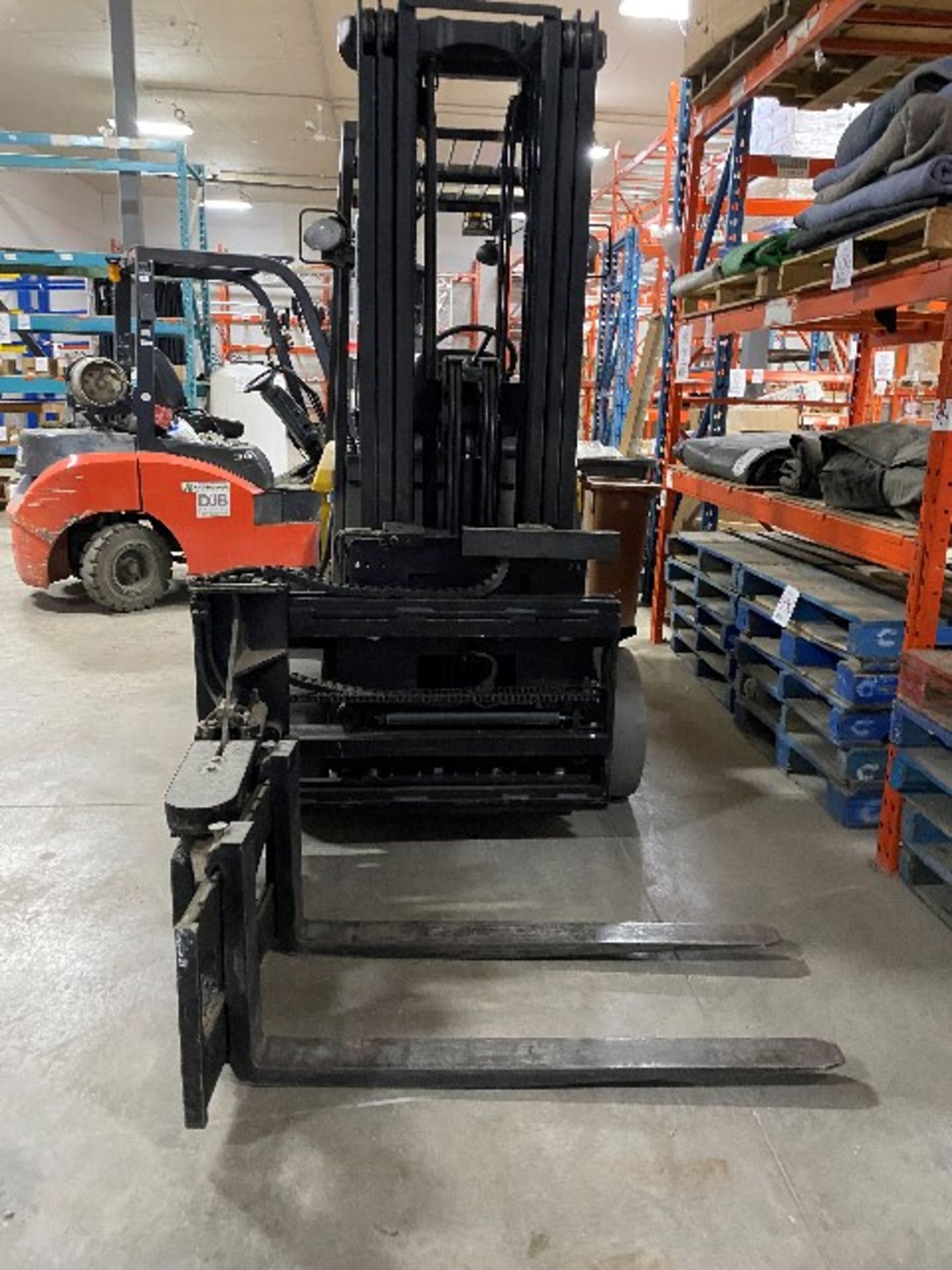 Yale Electric fork lift,model: ECR065GHN36TE094, capacity: 6000lbs w/lateral & full rotation fork