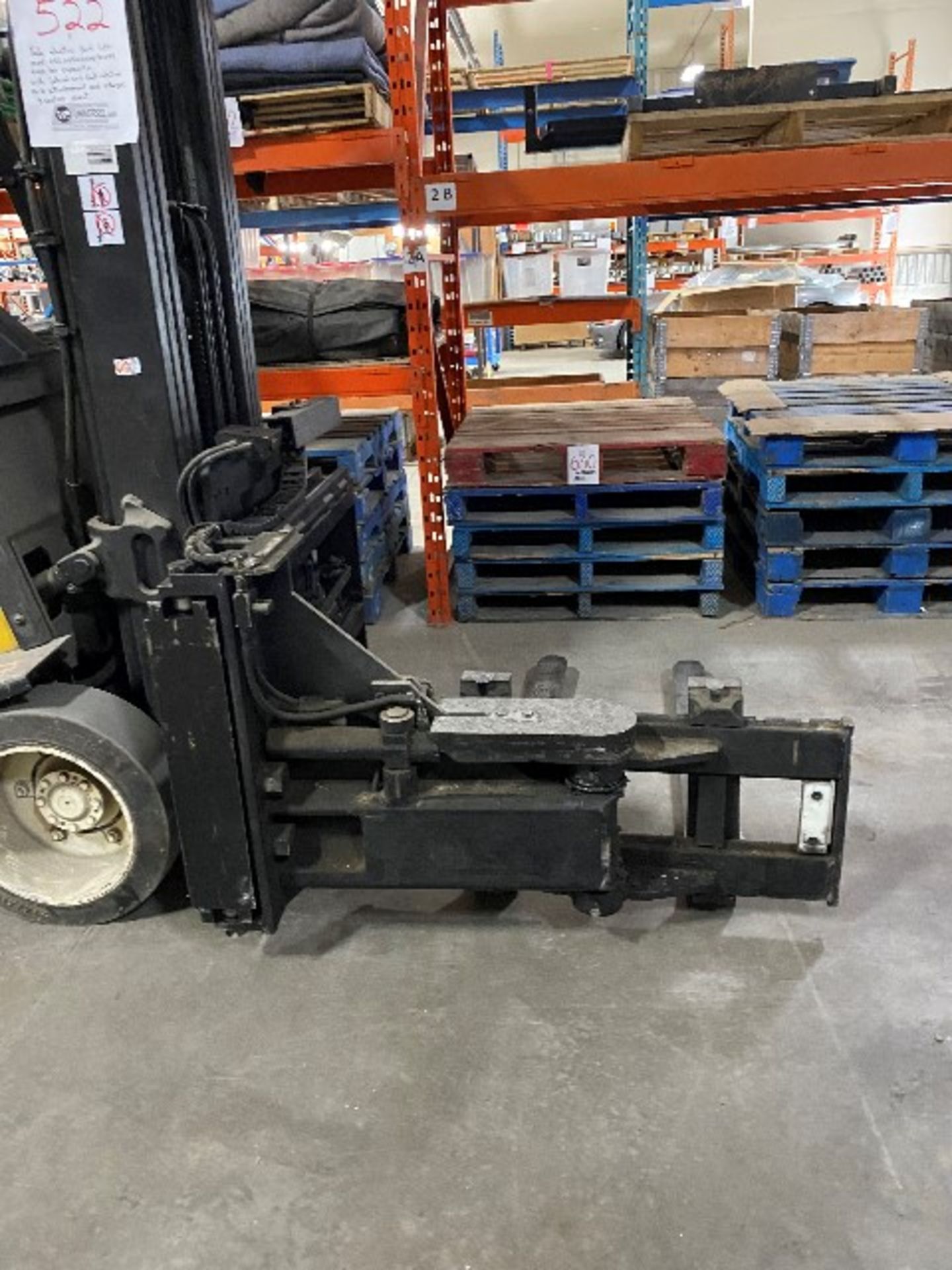 Yale Electric fork lift,model: ECR065GHN36TE094, capacity: 6000lbs w/lateral & full rotation fork - Image 3 of 10