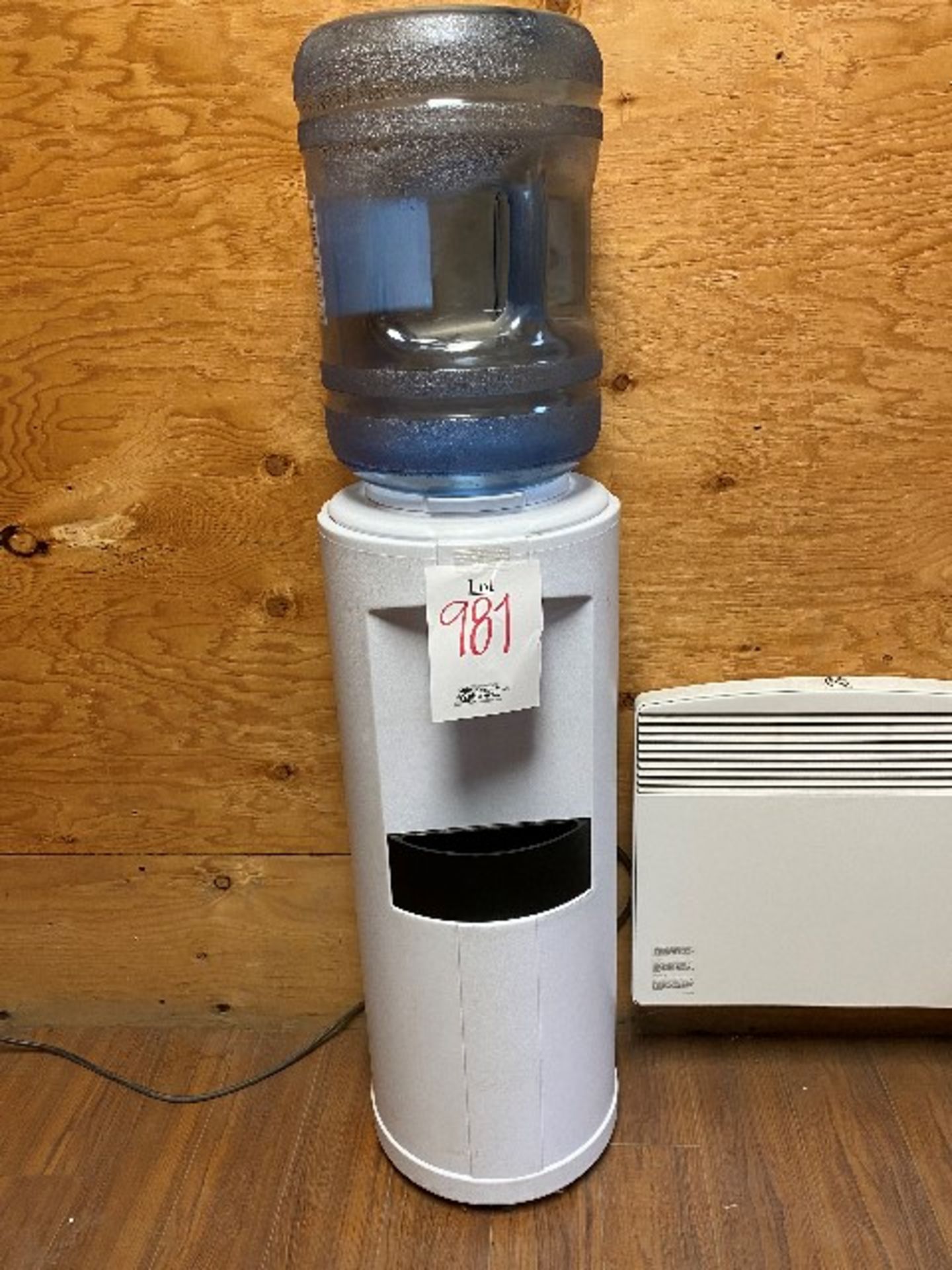 Water dispensing machine (bottle not included)