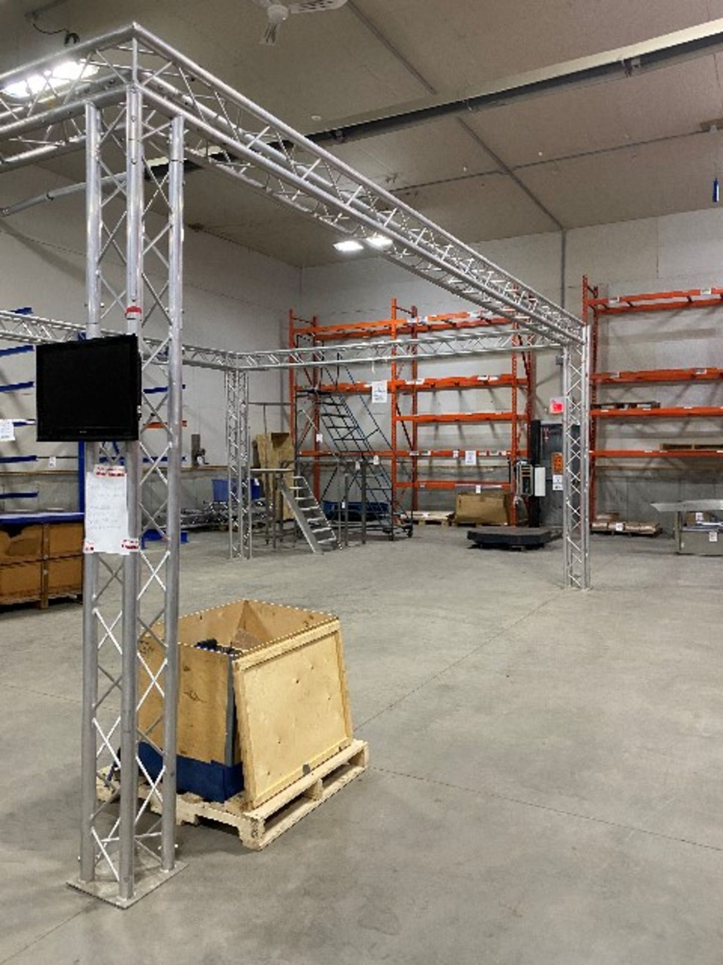 Aluminum kiosk truss structure, 20ft x 20ft, adjustable sizes w/extra trusses, show curtain, 4pcs - Image 2 of 7