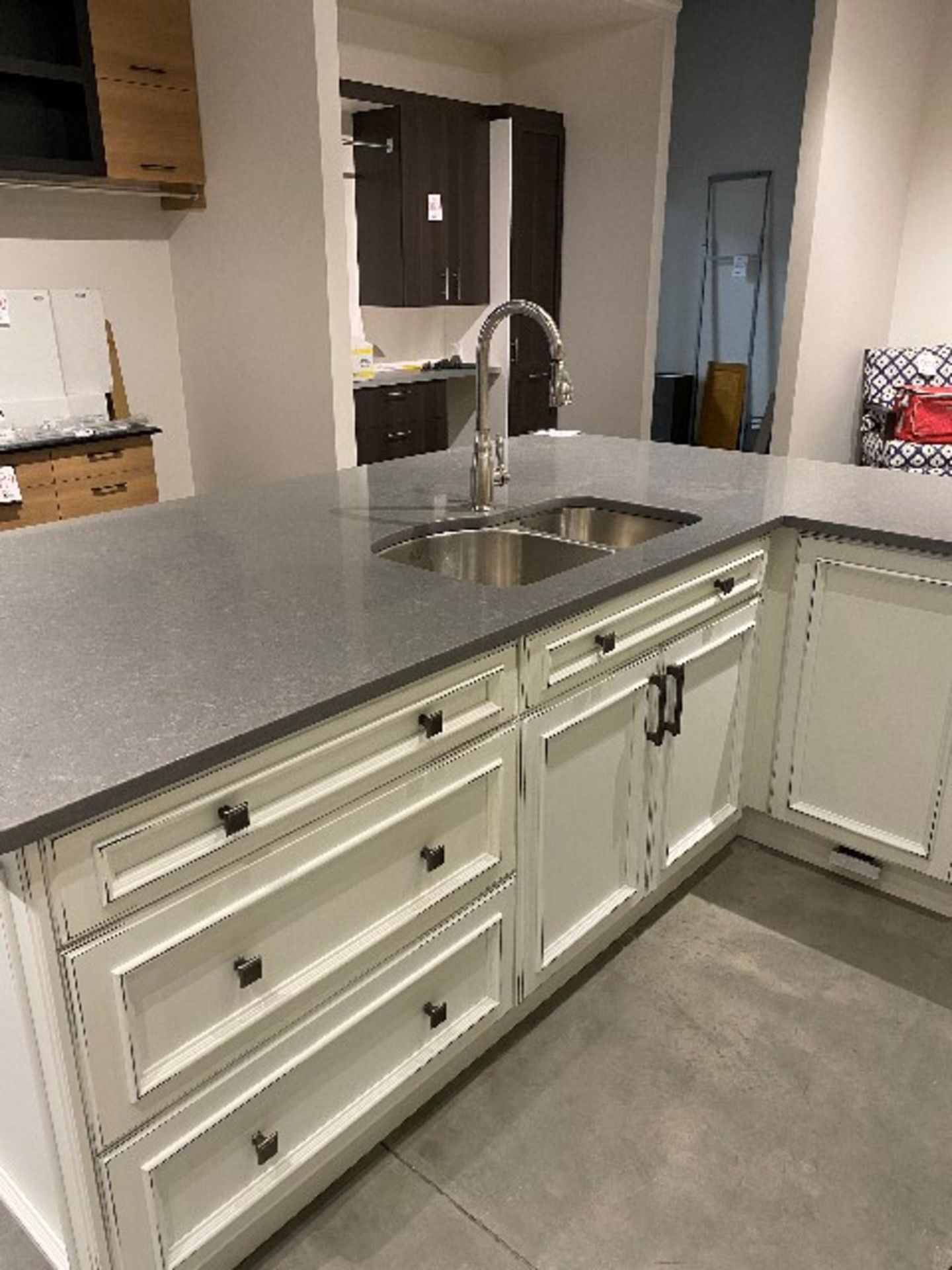 Kitchen w/island sink, faucet, cabinets, etc... 98” x 114” - Image 4 of 8