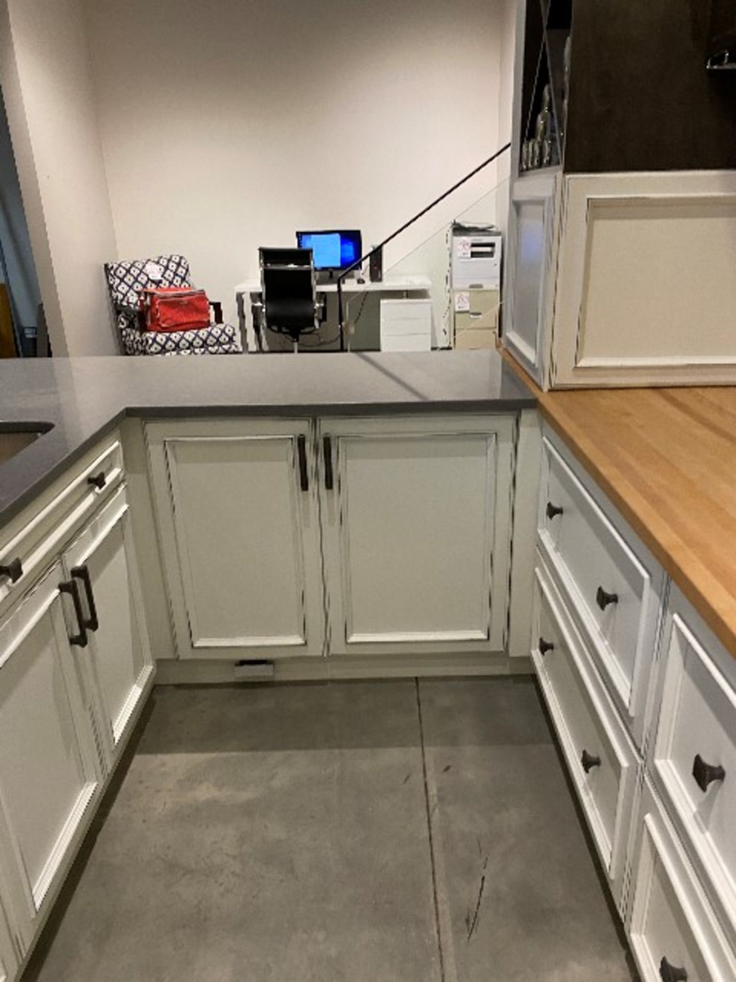 Kitchen w/island sink, faucet, cabinets, etc... 98” x 114” - Image 5 of 8