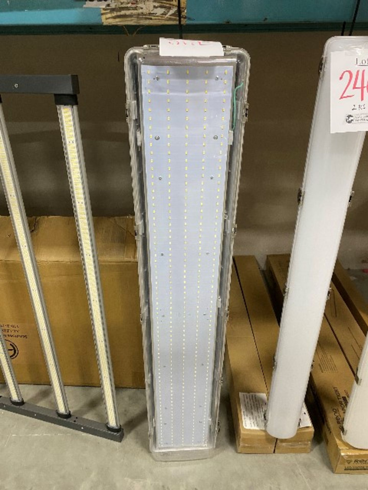 Light fixture w/5 strips of LED lighting