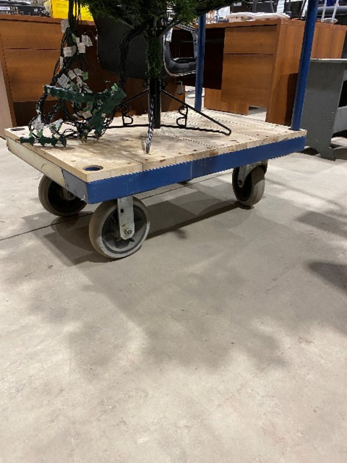 Heavy duty mobile cart - Image 2 of 2