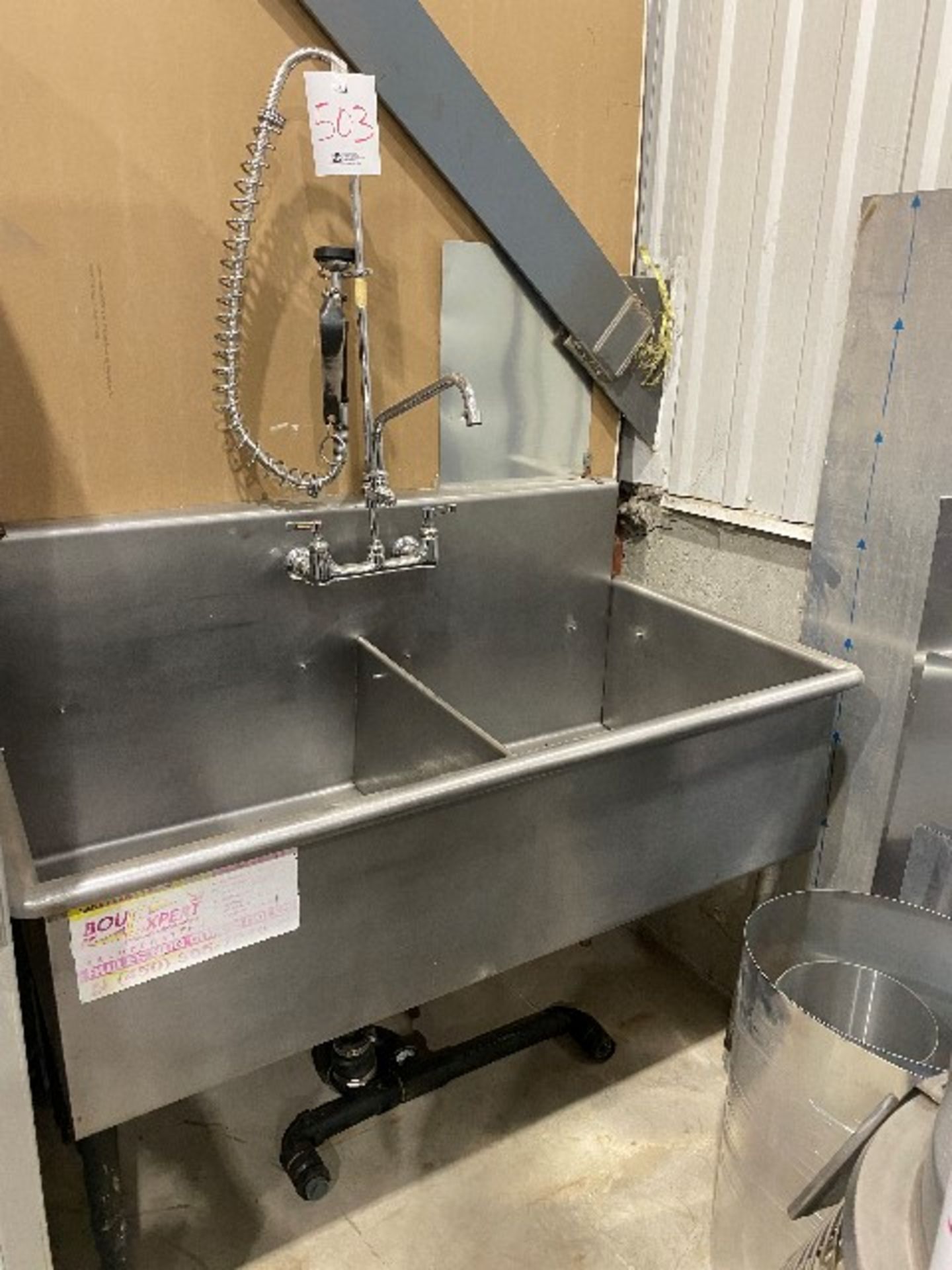 Commercial dual sink w/ faucet & hose attachment