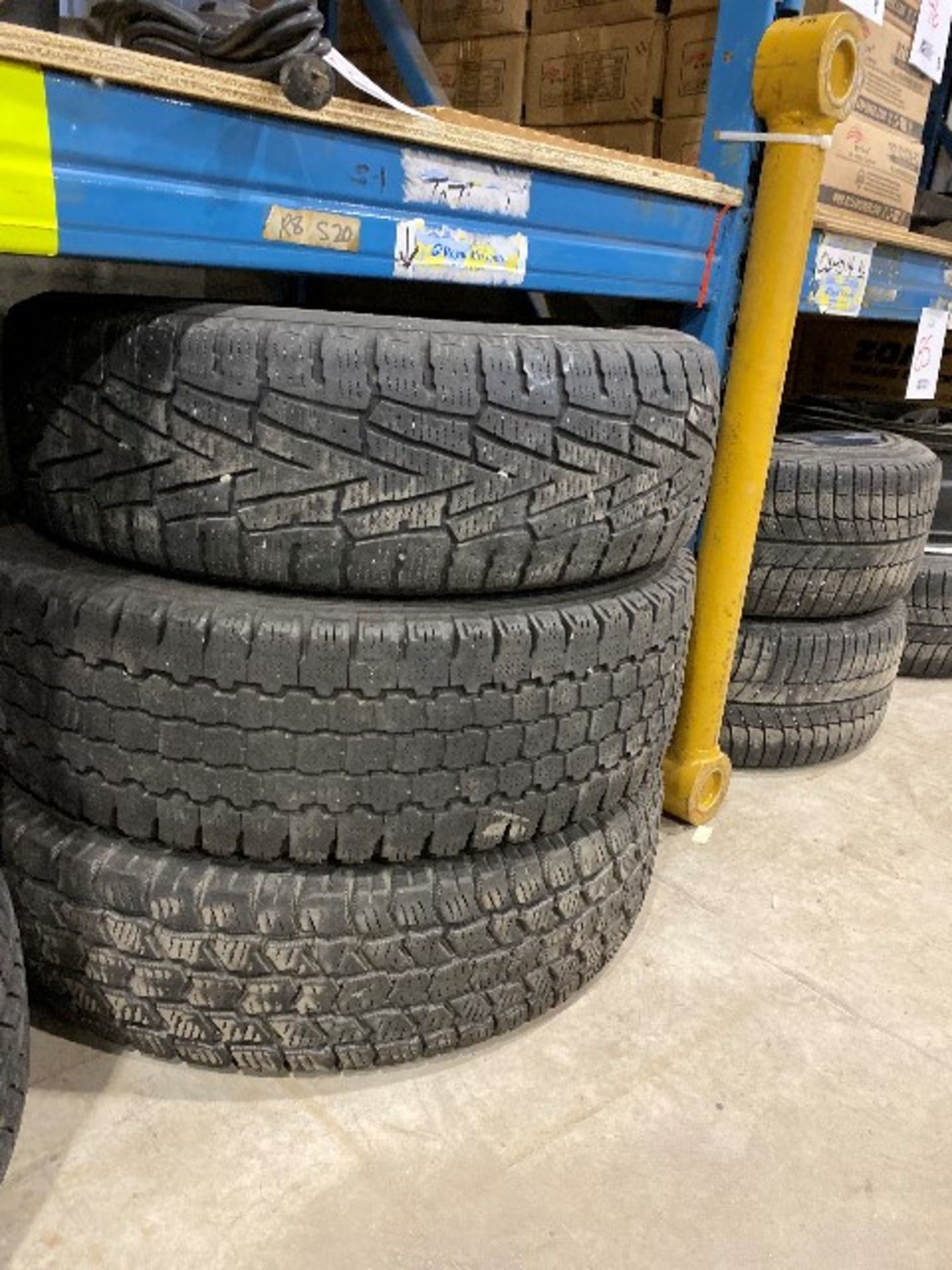 LOT, Firestone FR710 P215/60R16/2pcs, Dunlop Signature P225/60R17/2pcs, Nexen Winguard P225/65R17, - Image 5 of 5