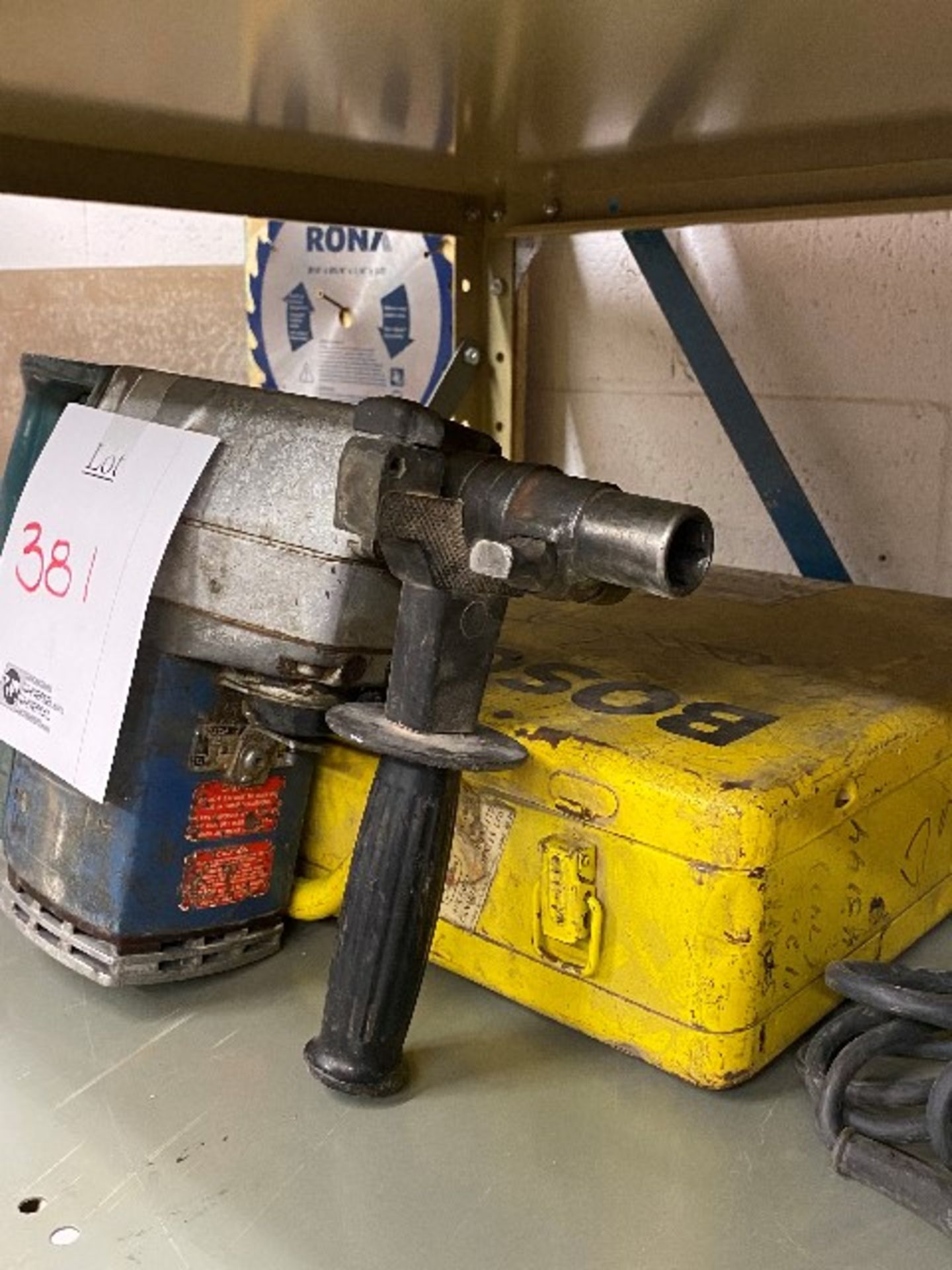 Bosch heavy duty rotary hammer drill - Image 2 of 2