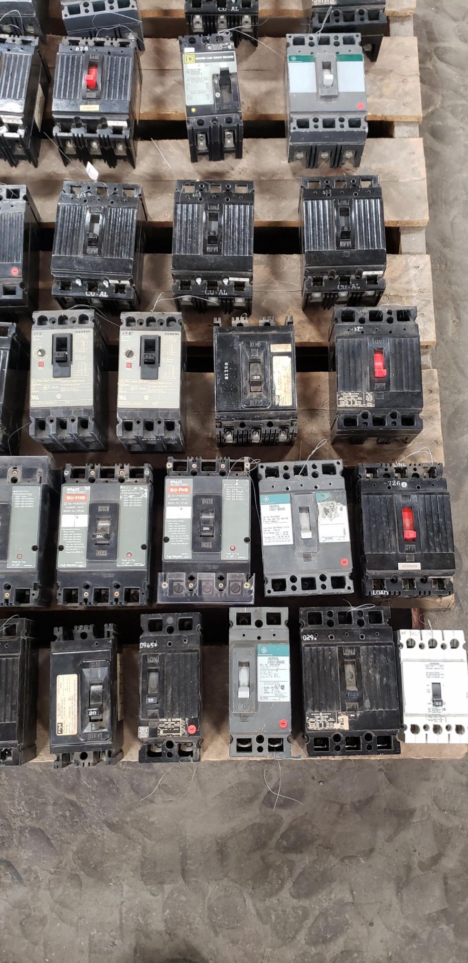 Miscellaneous Circuit Breakers - Image 2 of 5