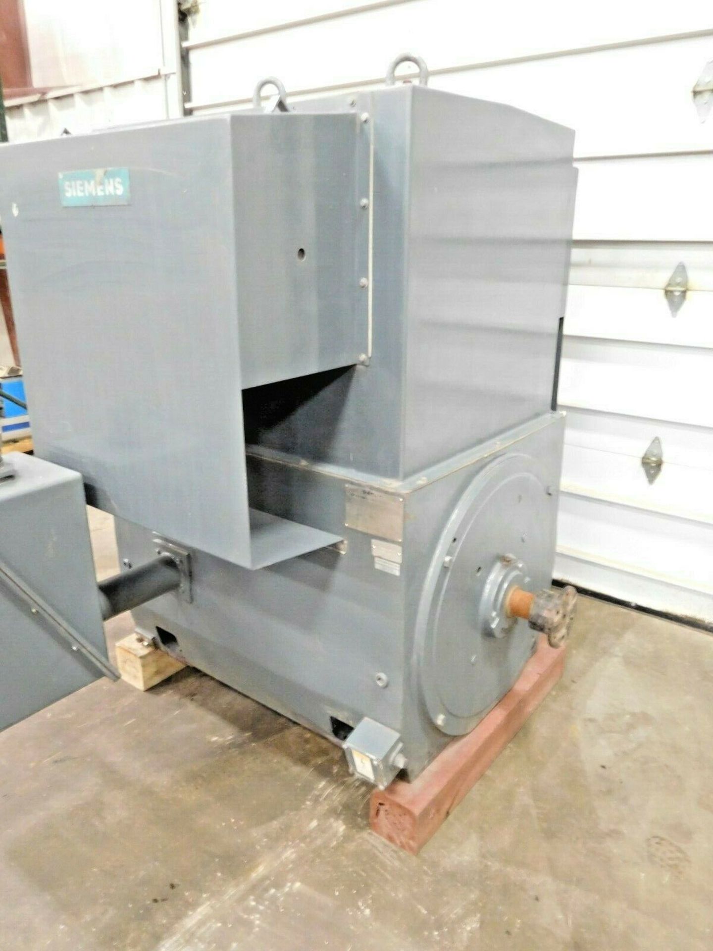 Siemens 1000 HP Induction Motor. 3 Ph. 3570 RPM. 4000 V. 60 Hz. 588US. FODS. - Image 2 of 4