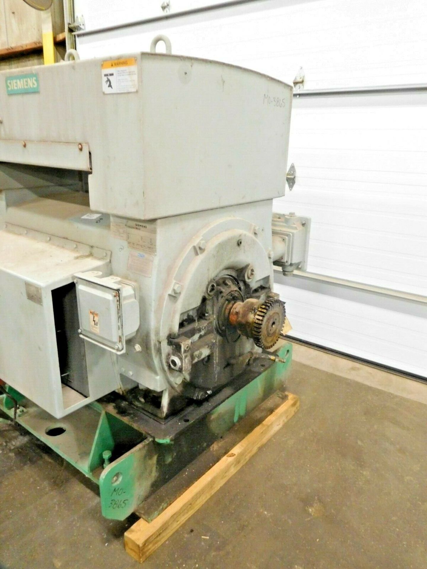 Siemens 1100 HP Electric Motor. 4000 V. 3 Ph. 1783 RPM. CGII. 5810S. 60 Hz. - Image 2 of 3