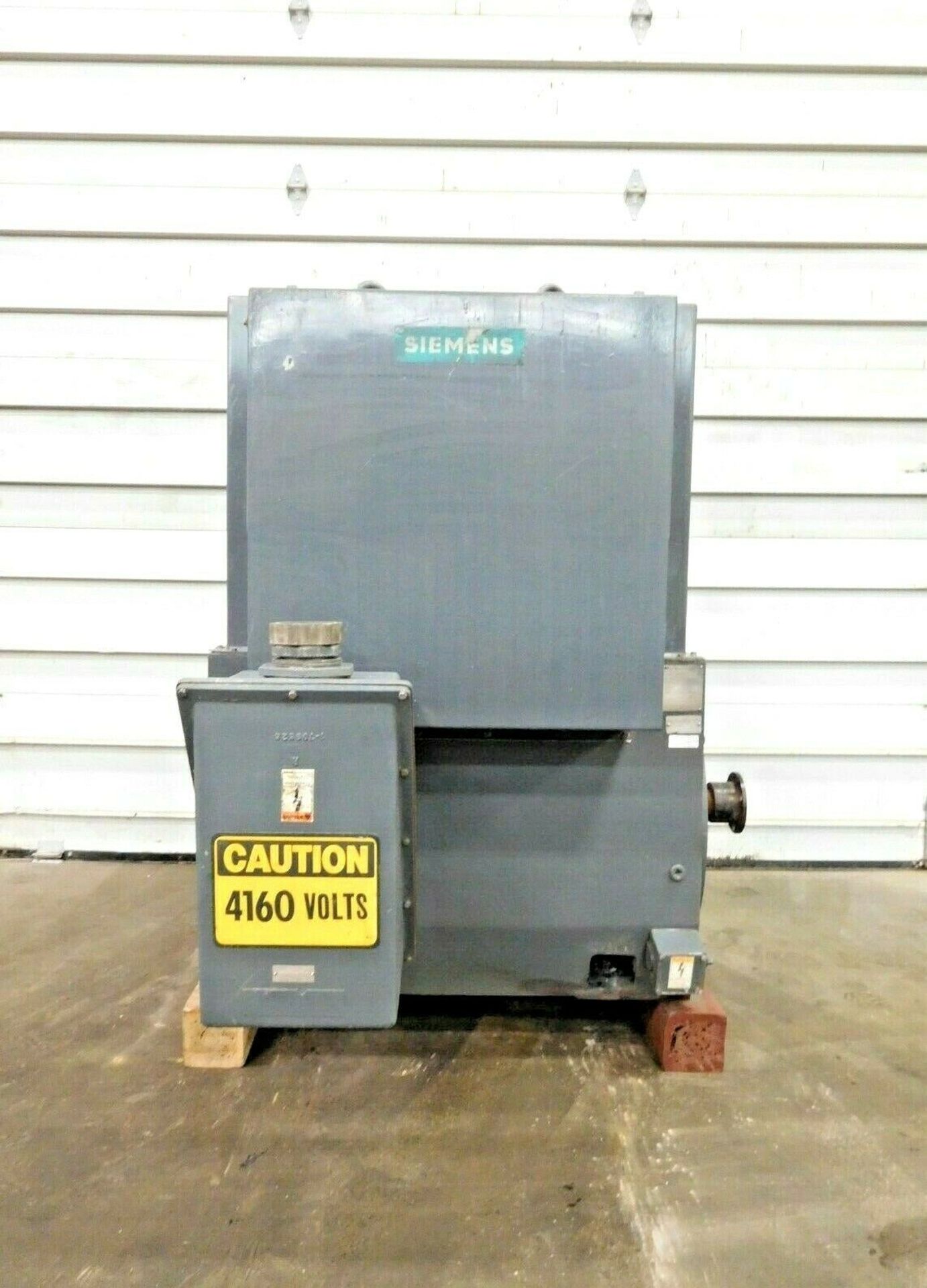 Siemens 1000 HP Induction Motor. 3 Ph. 3570 RPM. 4000 V. 60 Hz. 588US. FODS.