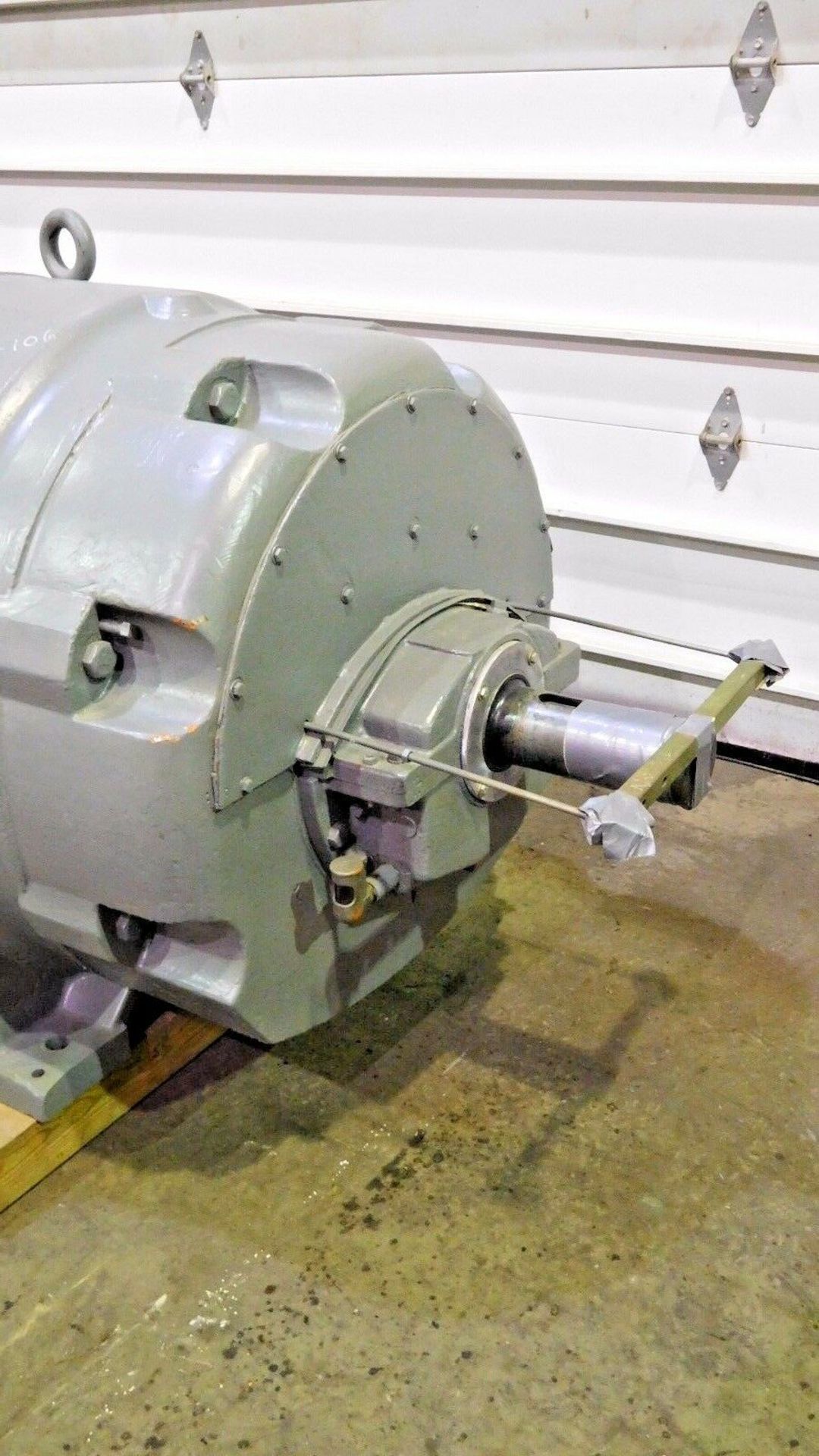 General Dynamics Electric Motor. 600 HP. 890 RPM. 688WZY. 4000 V. 60 Hz. 3 Ph. 86 A. - Image 2 of 4