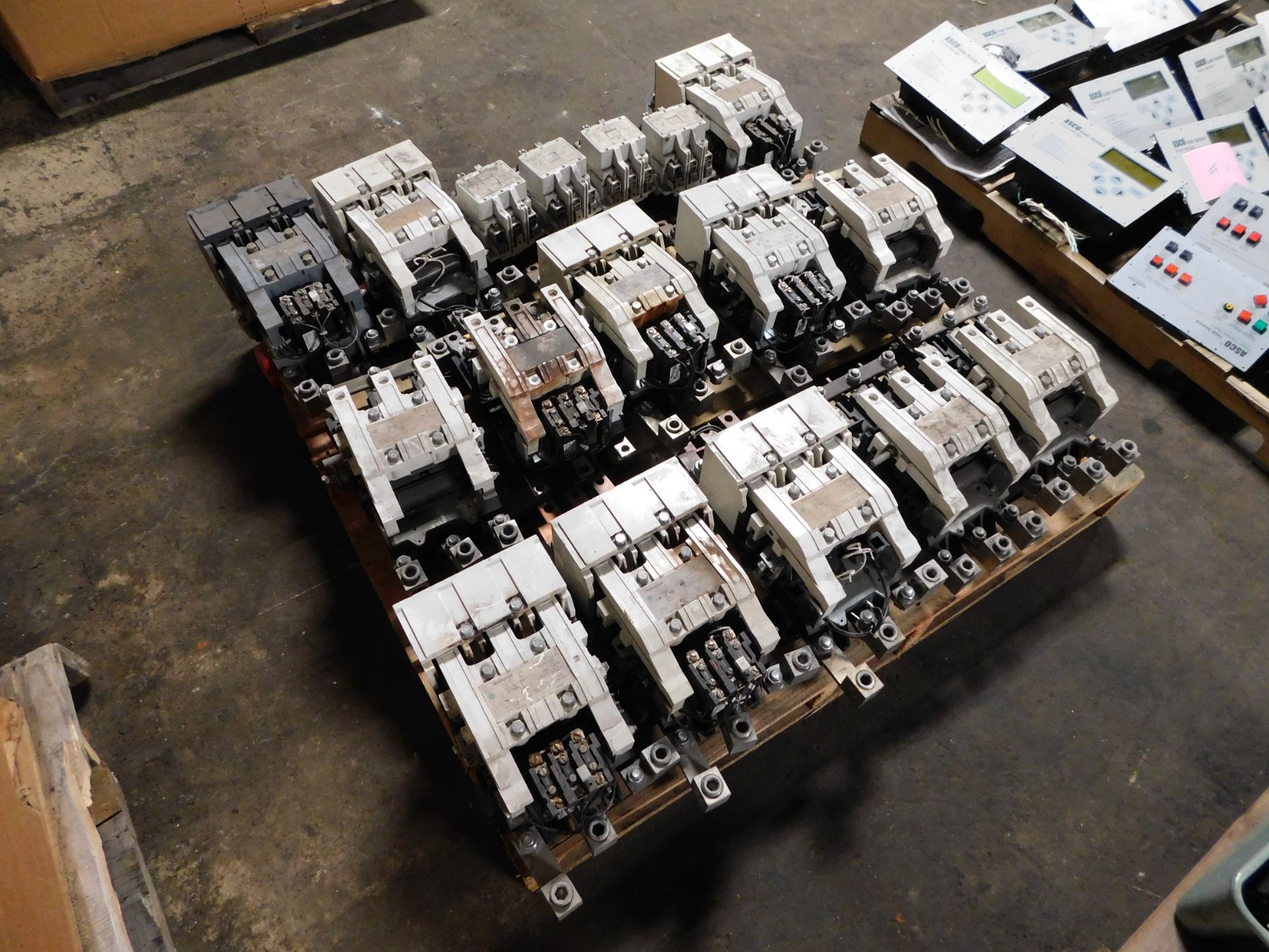 Pallet of Westinghouse / Cutler Hammer Contactors - Size 4, 5, 6 - Image 2 of 3