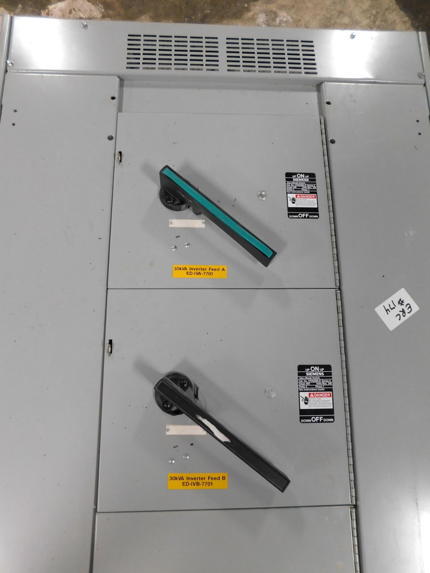 Siemens Vacu-Break Switch Cabinet. (2) V7H2206LR - 600 A. (2) V7H2205LR - 400 A. - Image 2 of 4