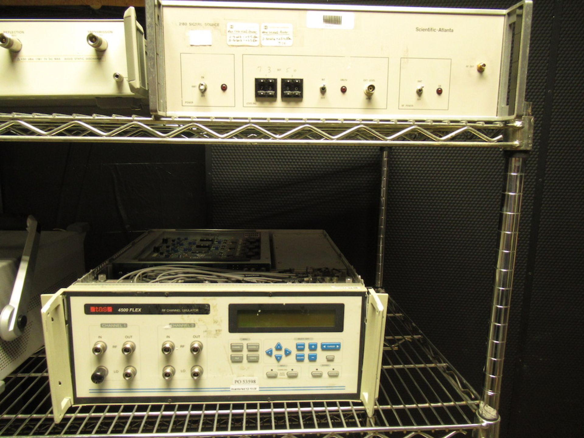 Lot to Include Entire Rack: (1) Scientifc Atlanta 2180 Signal Source, (1) HP 8711A K04 Switching - Bild 2 aus 5