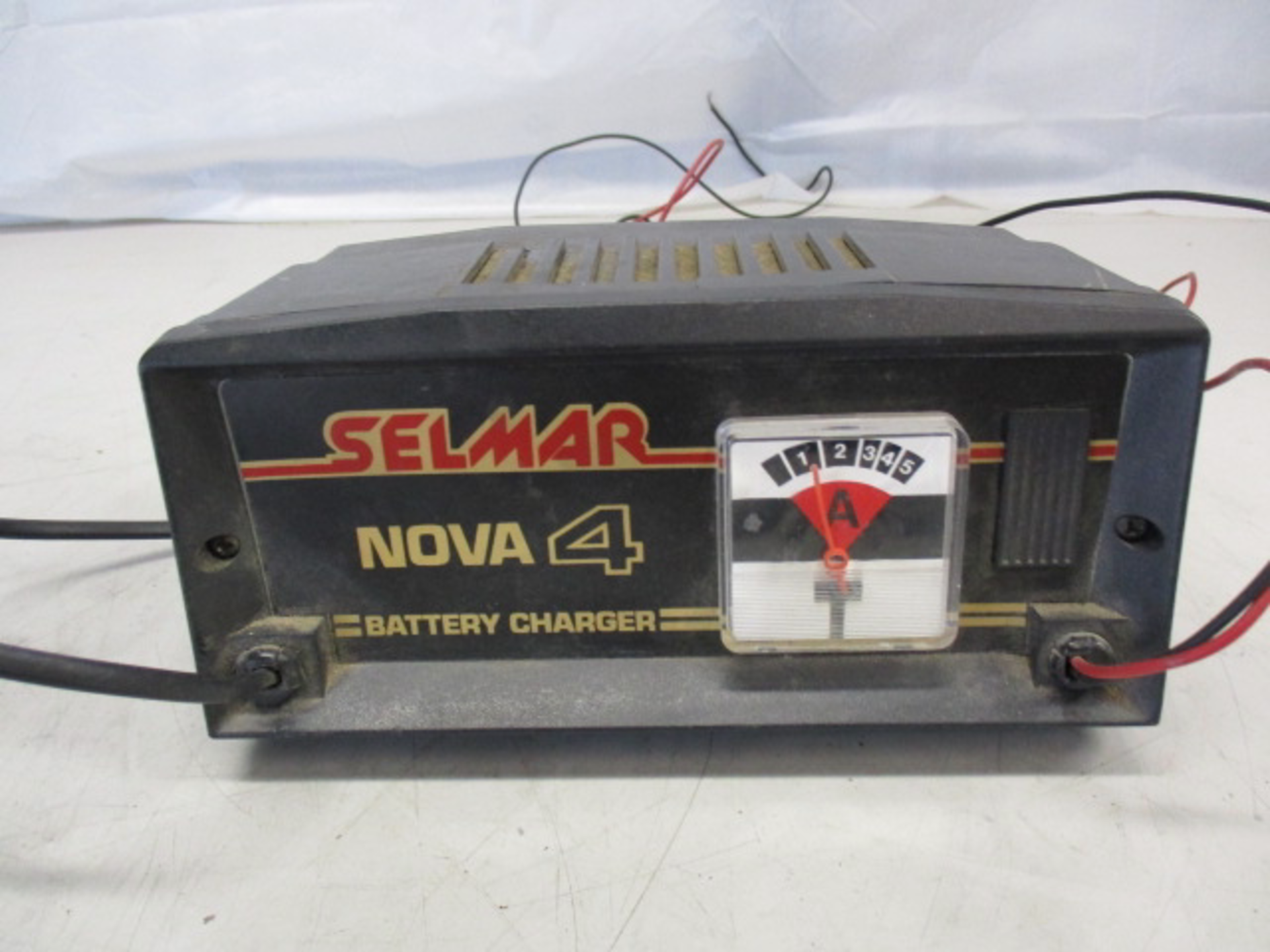 Selmar Nova 4 Battery Charger
