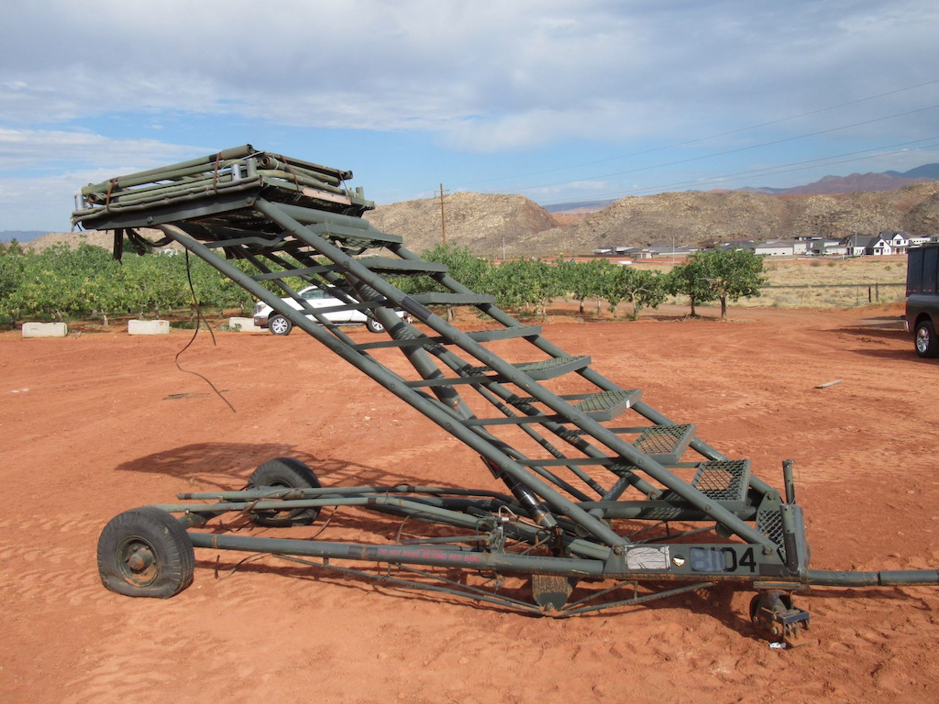 Lot of 4 Military Hydraulic Stair Ramps, 4, 1826 lbs (pallet 1), 1786 lbs (pallet 2), 1136 lbs ( - Image 18 of 24