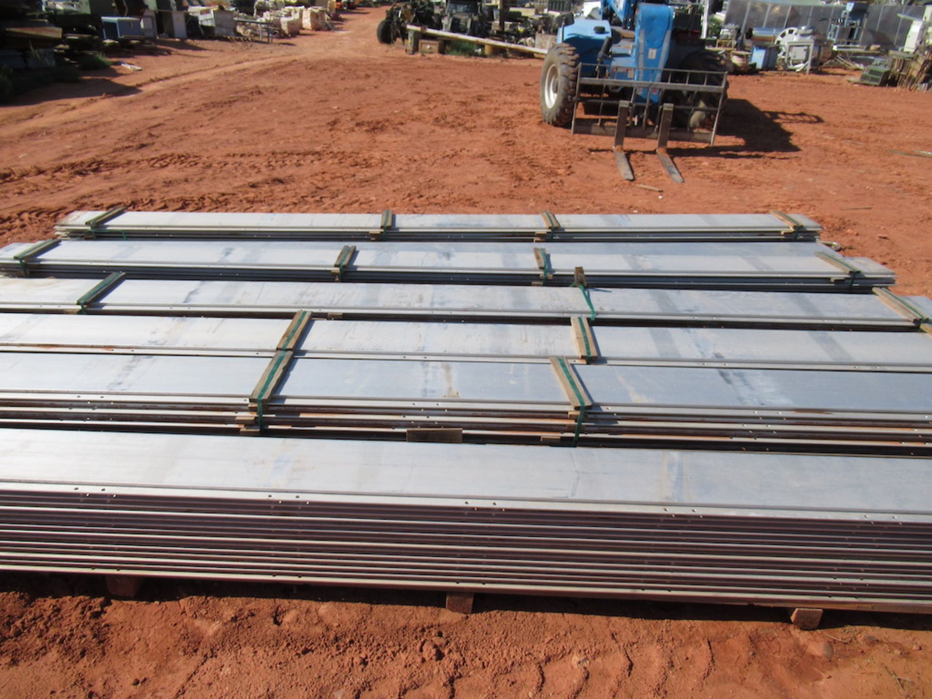 Lot of 74 Aluminum Planks Decking, 74, 6660 lbs, 192"x14"x1.5" (each), 192"x14"x26" (pallet), ISLE 2 - Image 4 of 5