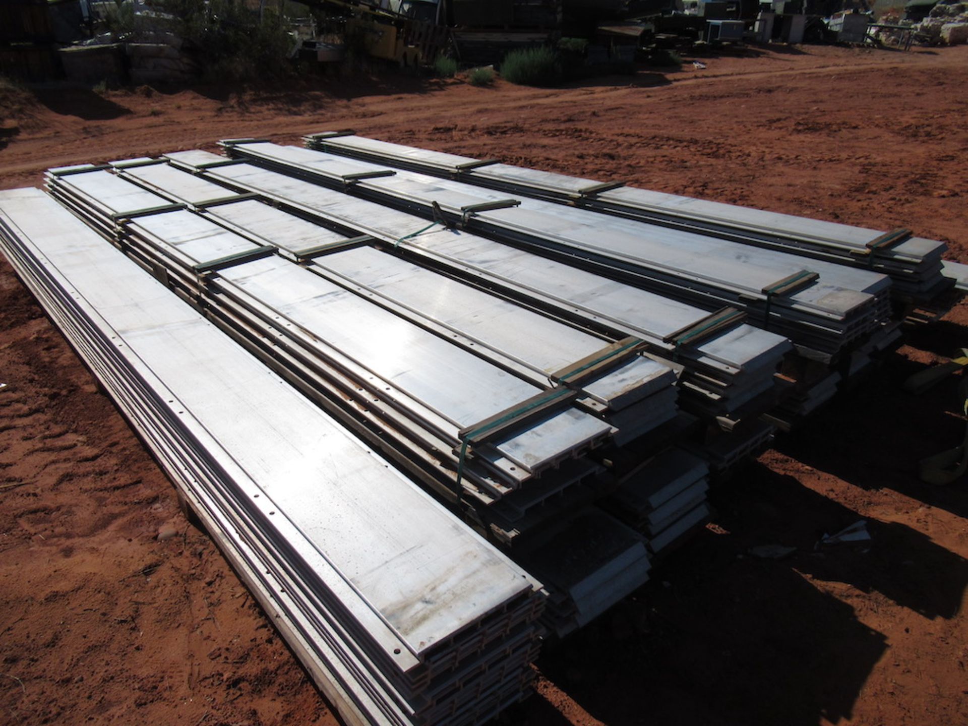 Lot of 74 Aluminum Planks Decking, 74, 6660 lbs, 192"x14"x1.5" (each), 192"x14"x26" (pallet), ISLE 2 - Image 3 of 5