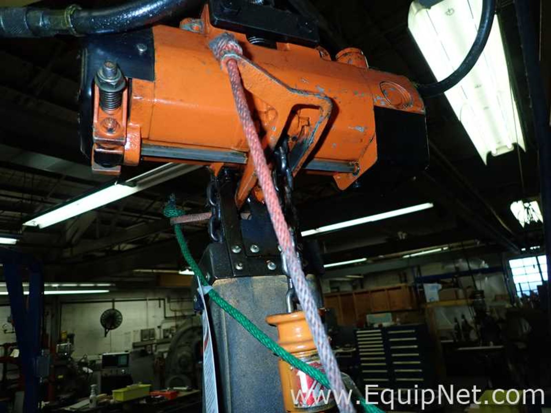 500 LB Capacity Jib Crane with 500 LB Pneumatic Hoist C14 - Image 4 of 4