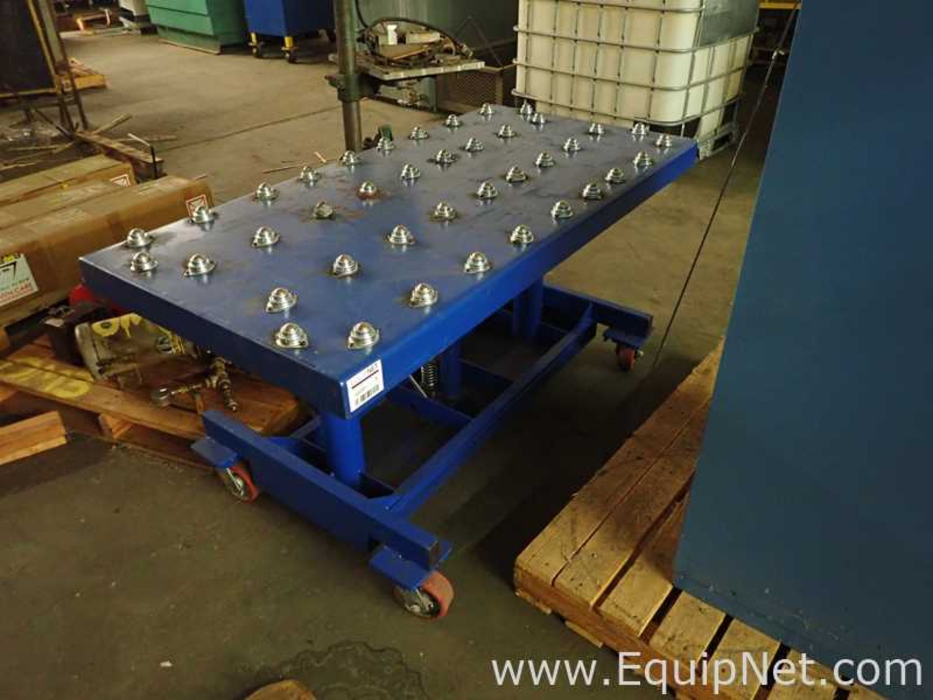 Vestil Manufacturing LDLT-3060 Mobile Roller Lift Table