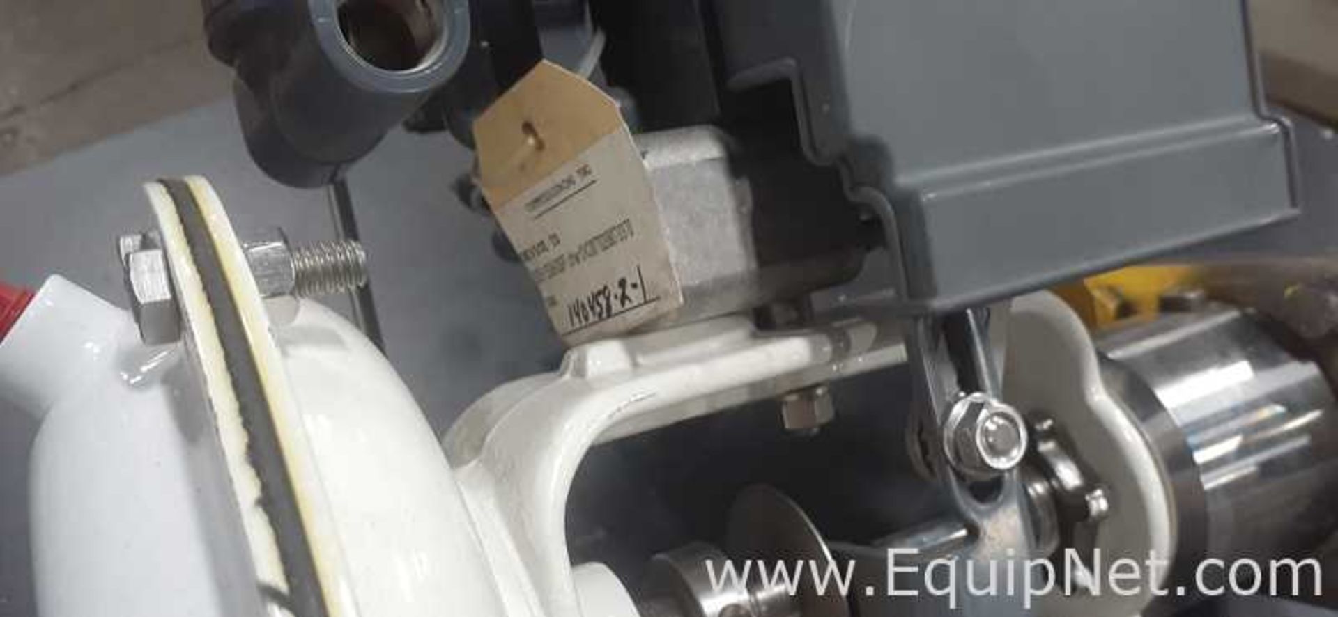 Fieldvue Digital Valve Controller with 1in. Sanitary Angle Control Valve - Image 3 of 11