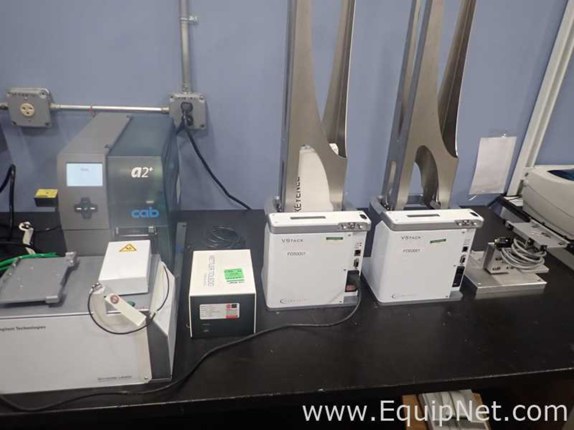 Agilent Technologies G5404 Microplate Labeler with Velocity Stacker and a Cab A2Plus Labeler