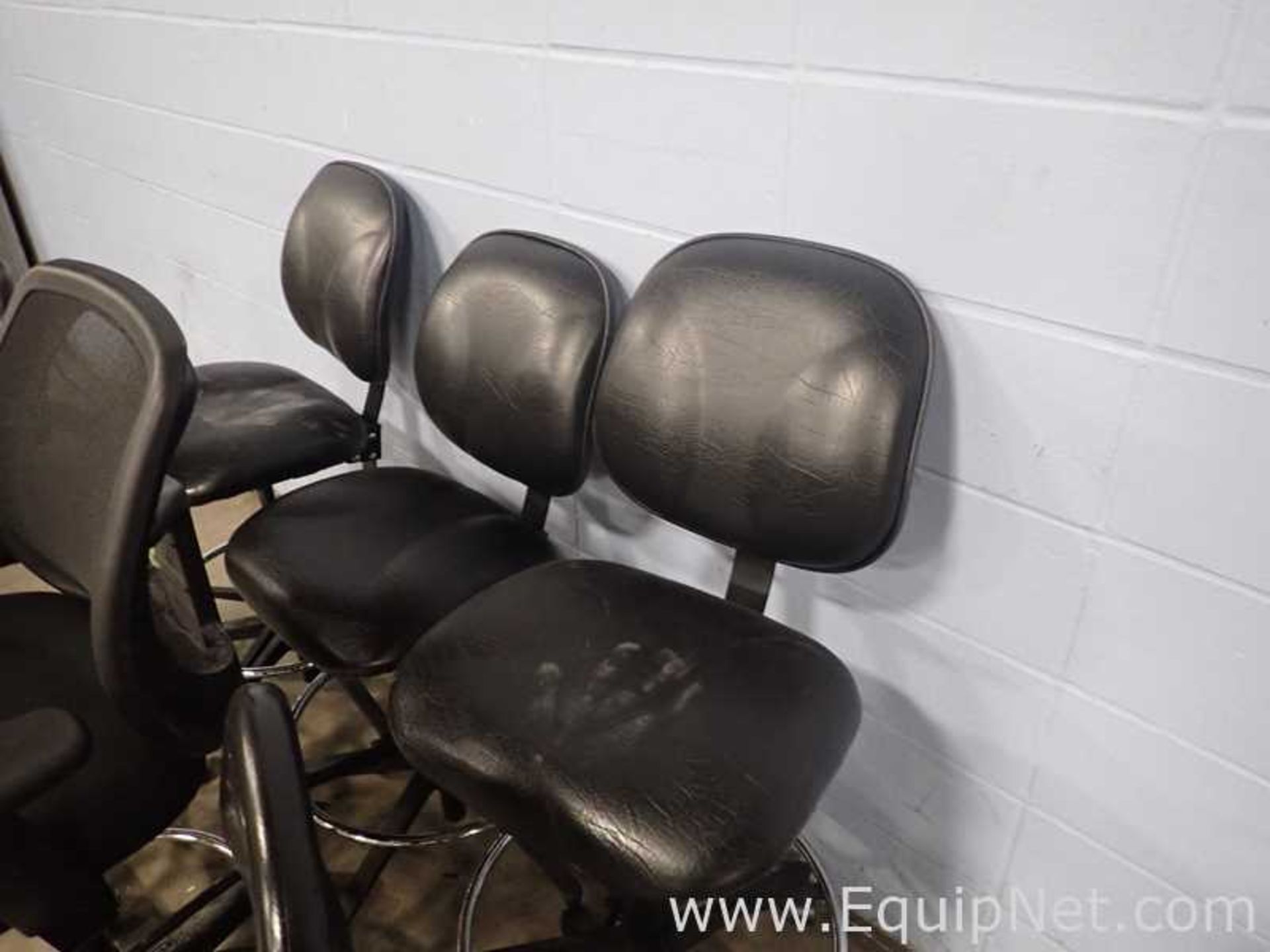 Lot of 6 Black office Chairs - Image 4 of 5