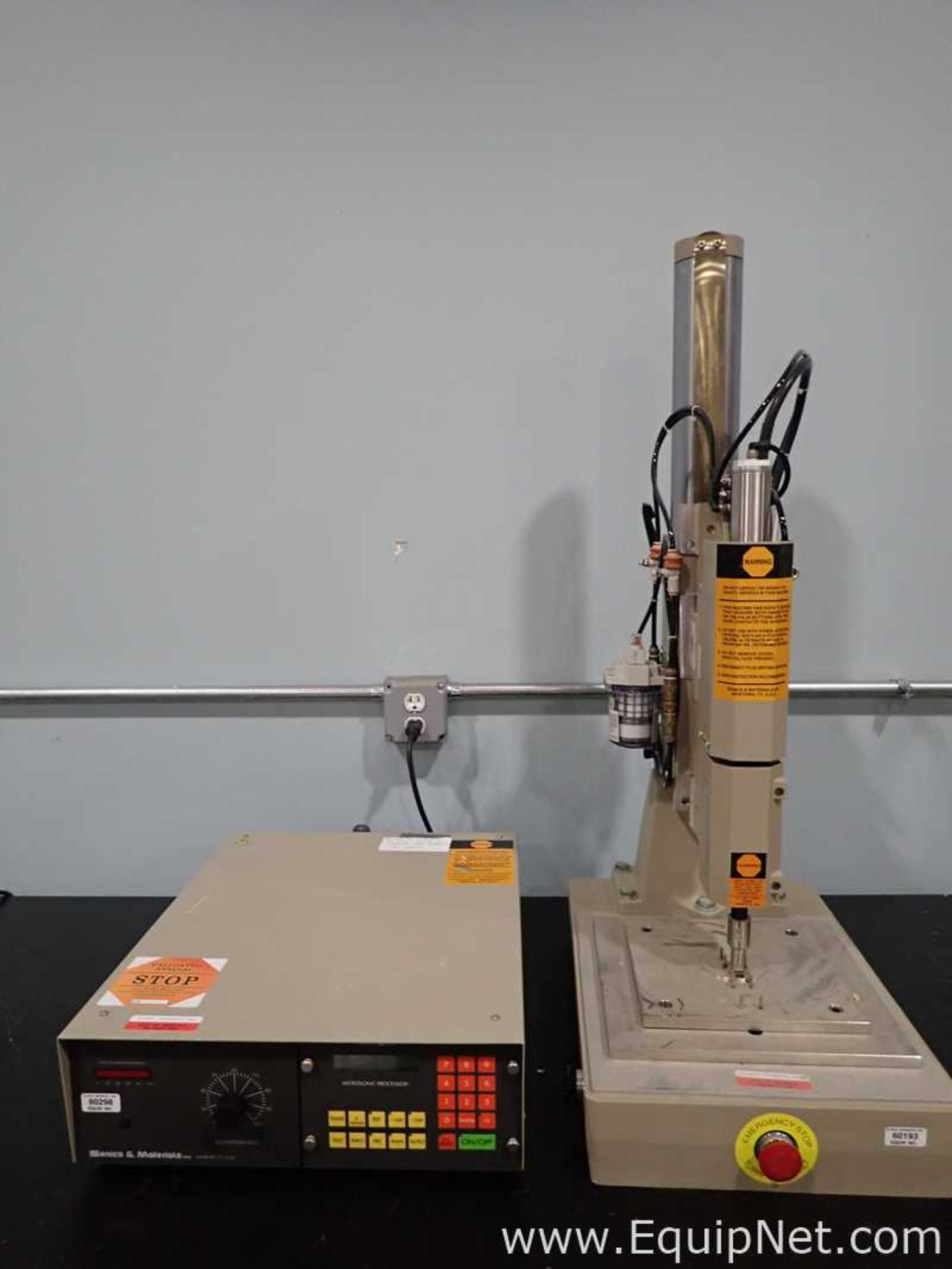 Sonics and Materials 4095 Pneumatic Press with Microsonic Processor for Ultrasonic Plastic Assembly