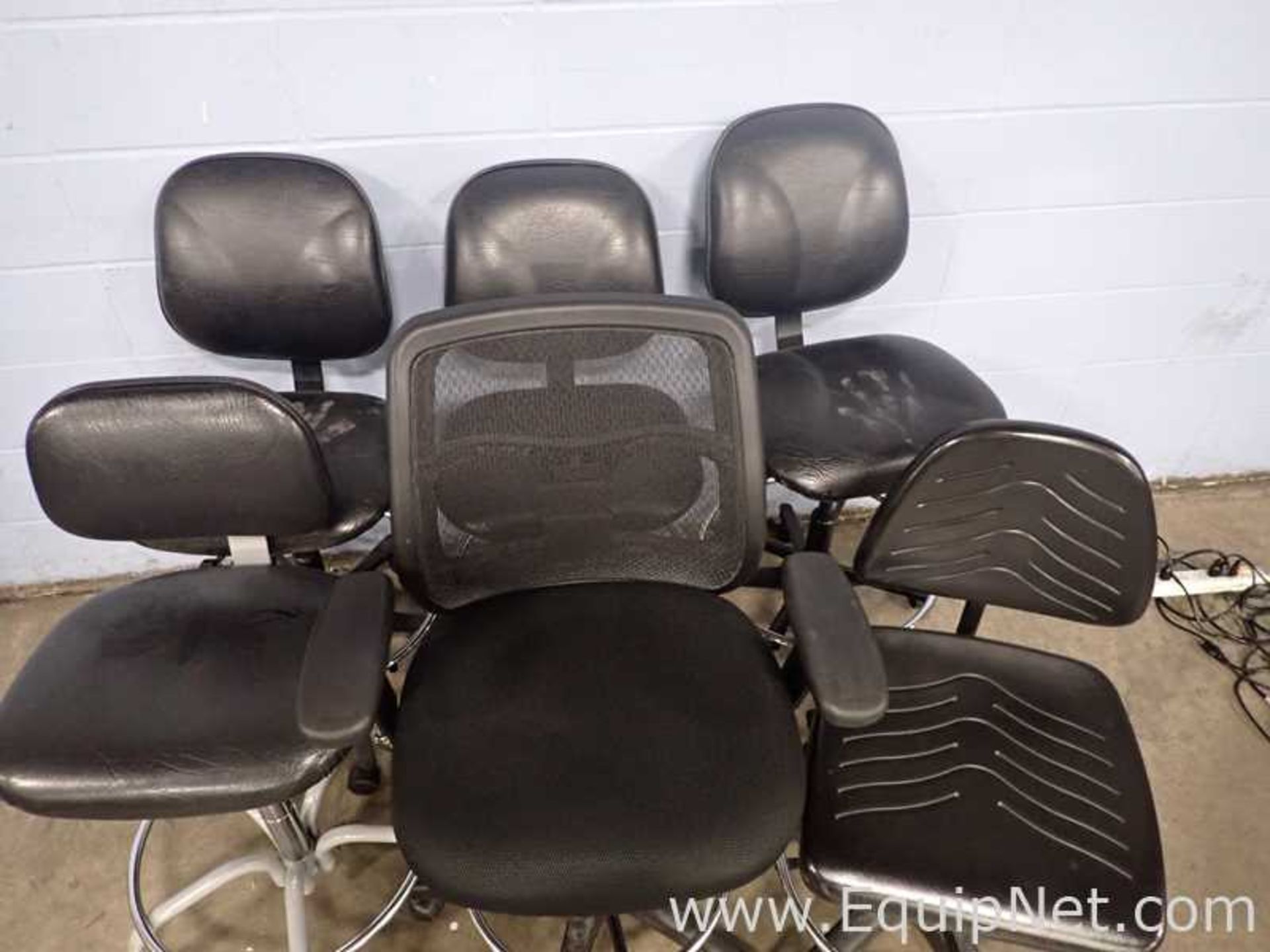 Lot of 6 Black office Chairs - Image 2 of 5