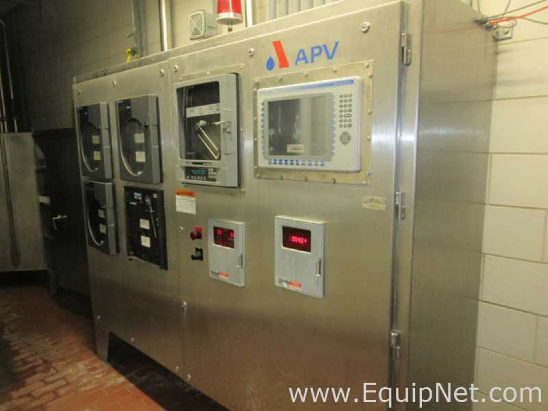EQUIPNET LISTING #775976; REMOVAL COST: $34,100.00; DESCRIPTION: APV Crepaco 6000 Gallon Stainless - Image 5 of 12