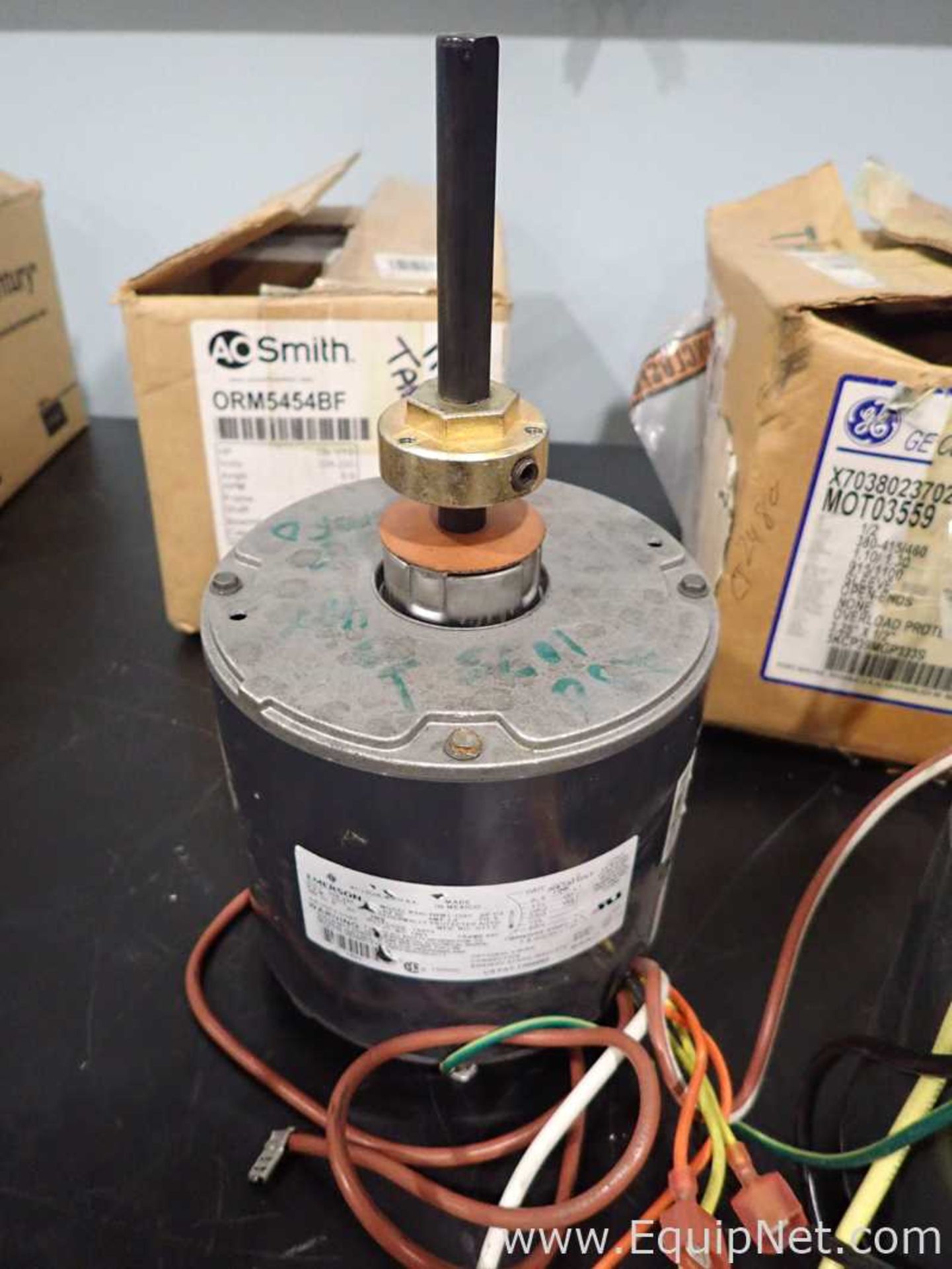 EQUIPNET LISTING #793373; REMOVAL COST: $25; DESCRIPTION: Lot of 9 Various Fan Motors Lot - Image 7 of 18