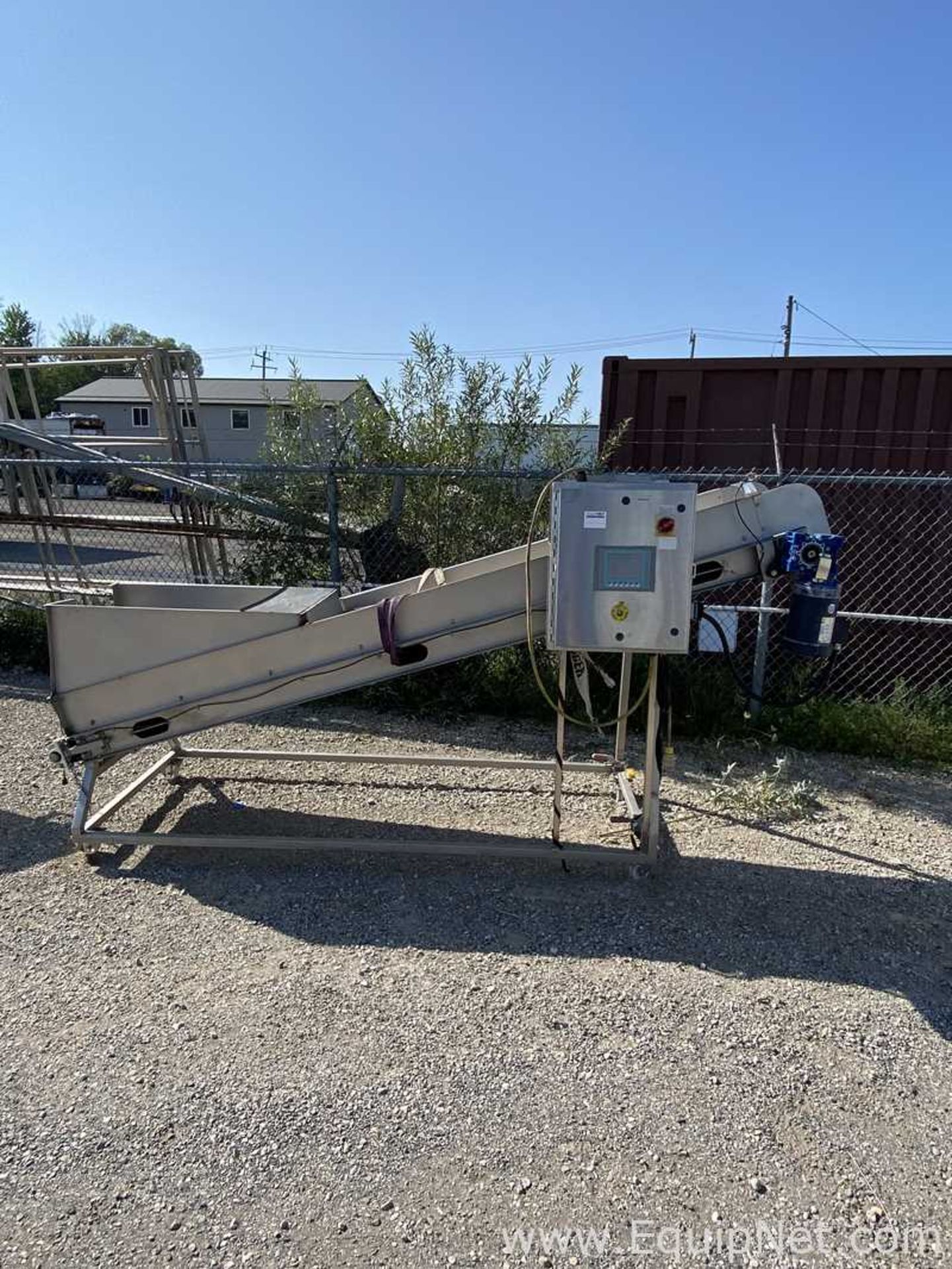 EQUIPNET LISTING #842493; REMOVAL COST: $120 ; DESCRIPTION: Stainless Steel Incline Conveyor