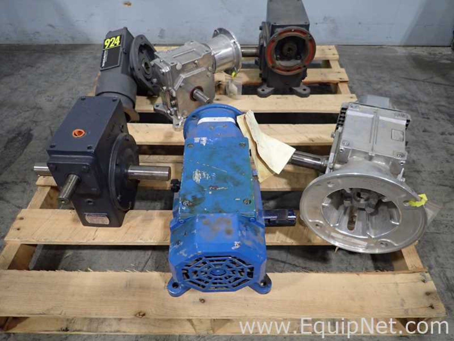 EQUIPNET LISTING #793453; REMOVAL COST: $25; DESCRIPTION: Lot of 6 Various Gear BoxesLot Includes:(