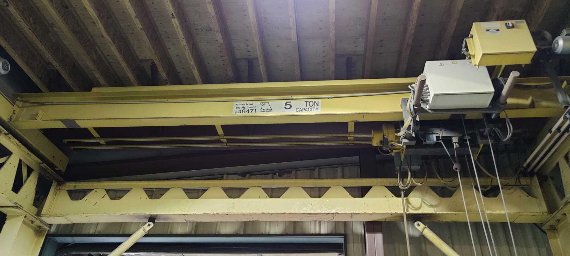 Yellow overhead crane p&h 5ton with approximately 36ft x 20ft of track