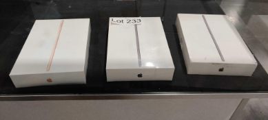 (3) Ipads 8th generation (2 are 32gb & 1 128gb)