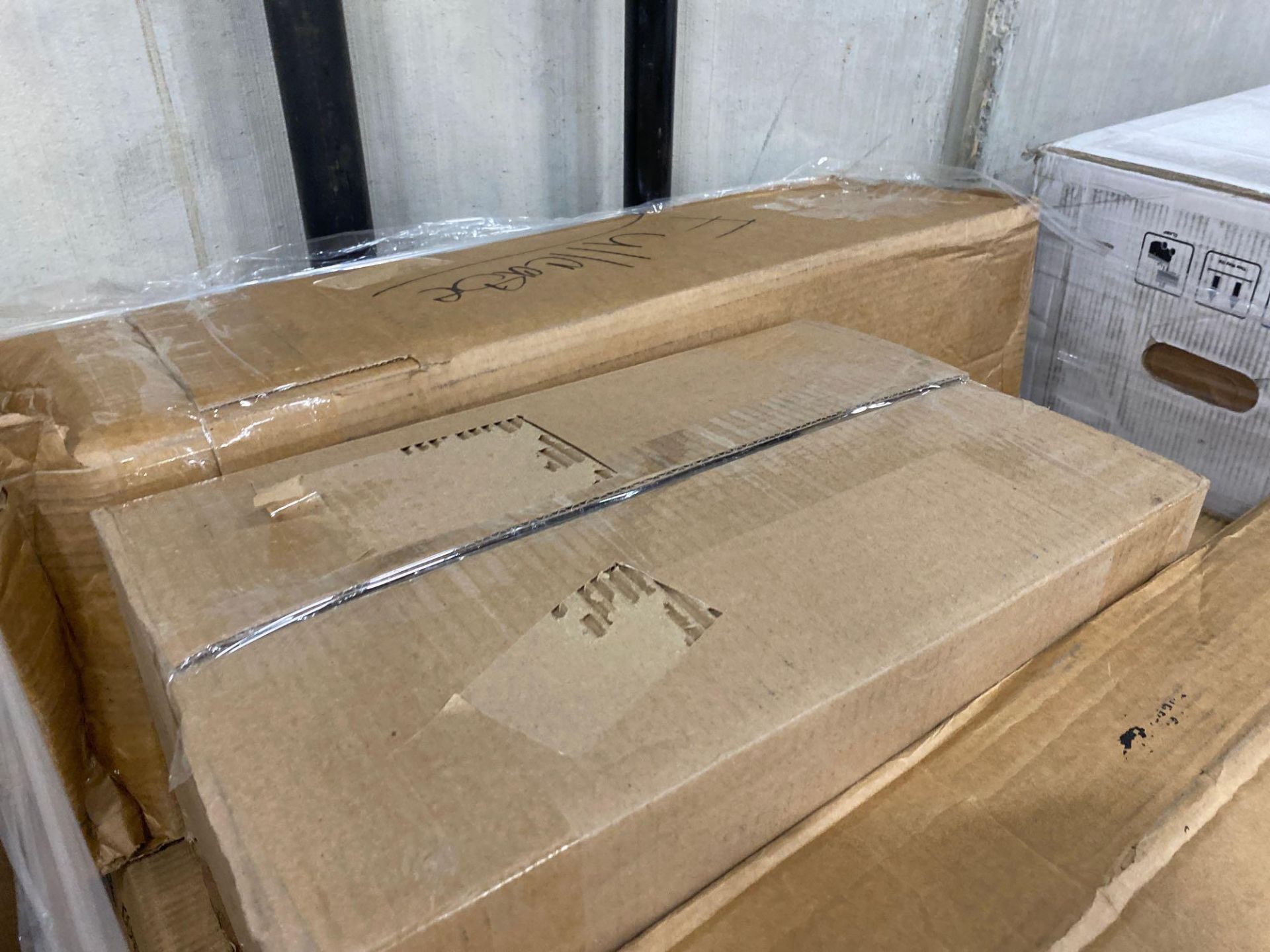 Two Pallets - Image 19 of 20