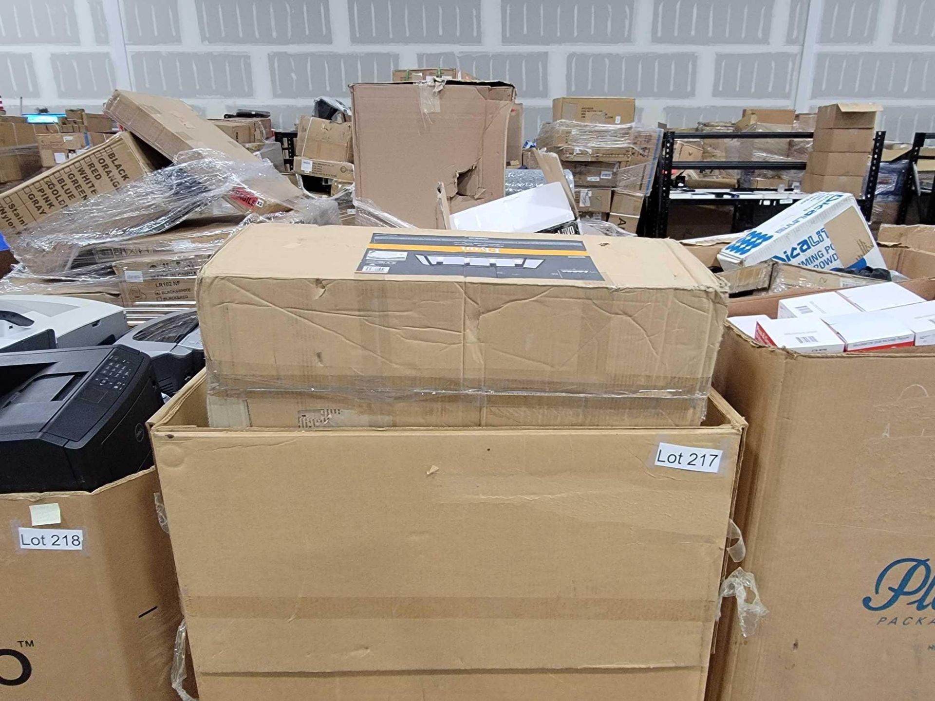 misc pallet of lighting and home goods