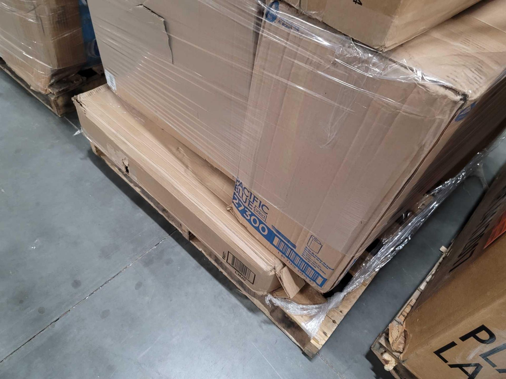 Two Pallets - Image 14 of 19