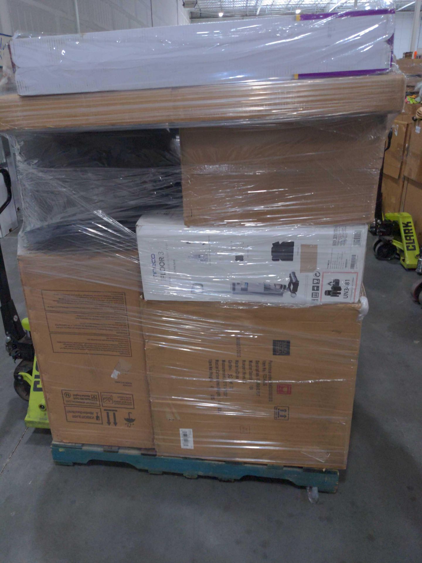 two pallets - Image 5 of 24