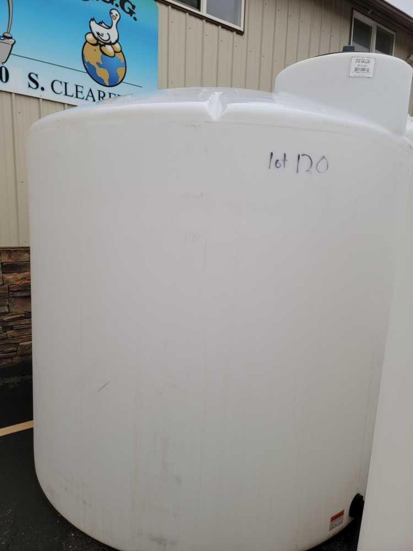 2100 gallon tank - Image 2 of 4