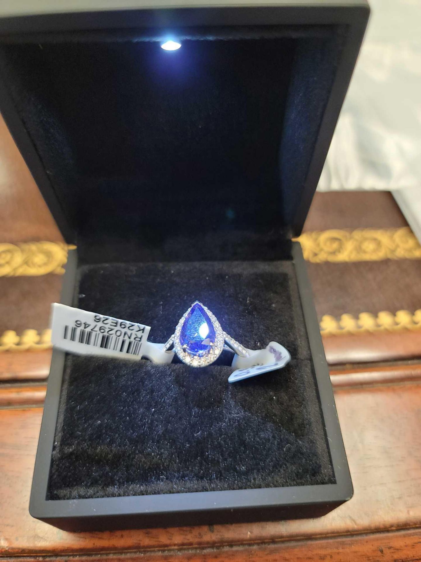 18kt white gold, diamond and tanzanite ring