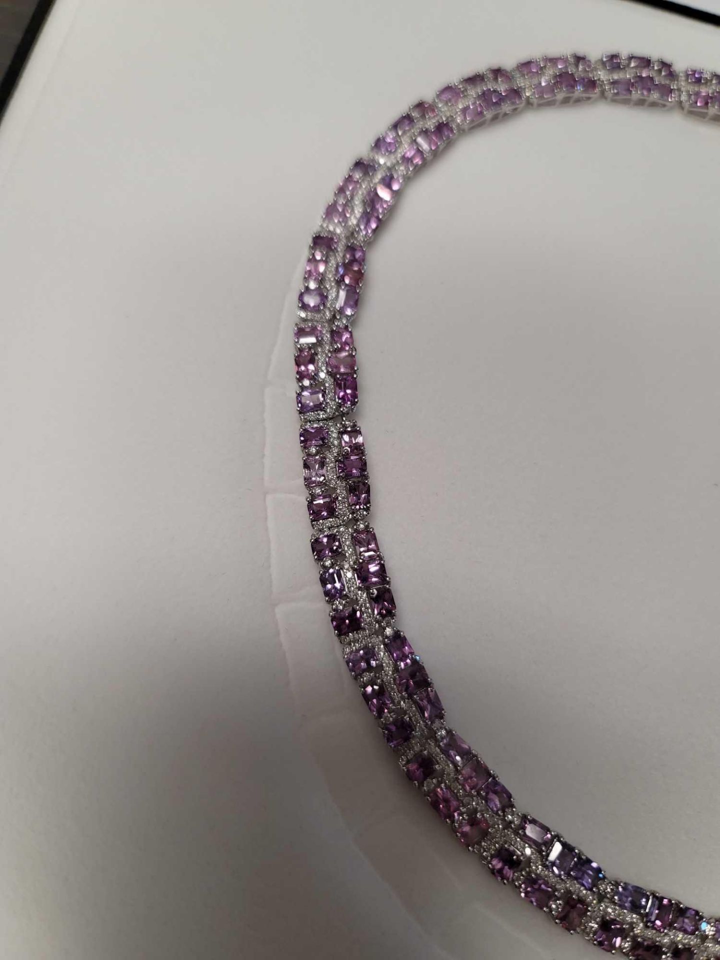 Extremely rare unheated pink sapphires and 18kt gold necklace, 38 cts sapphires, 4.34 cts of diamond - Image 2 of 12