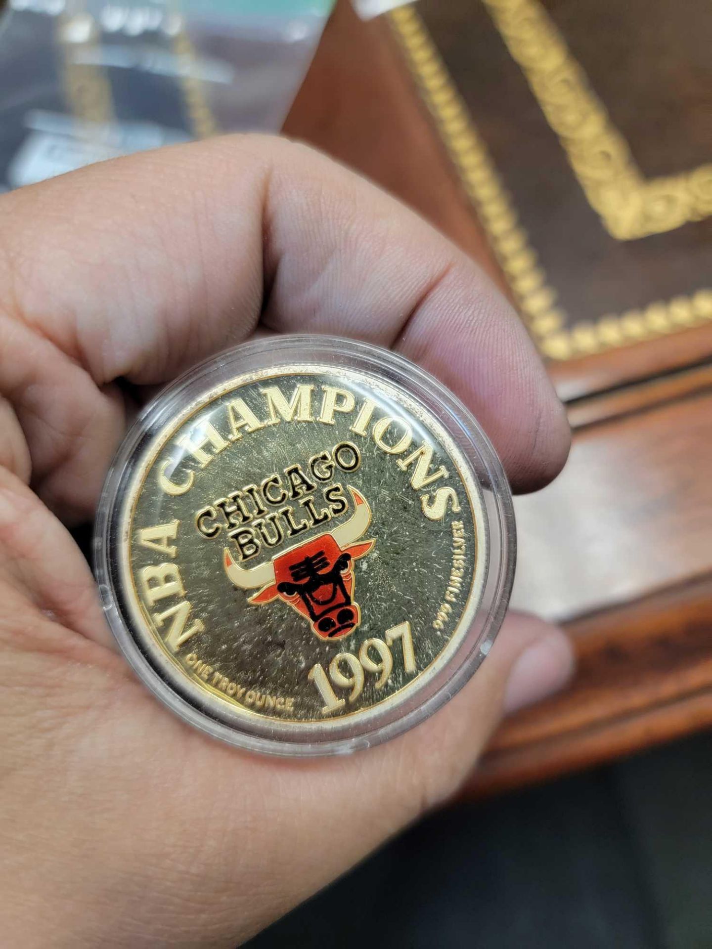 1997 Chicago Bulls NBA Champions Coin - Image 4 of 4